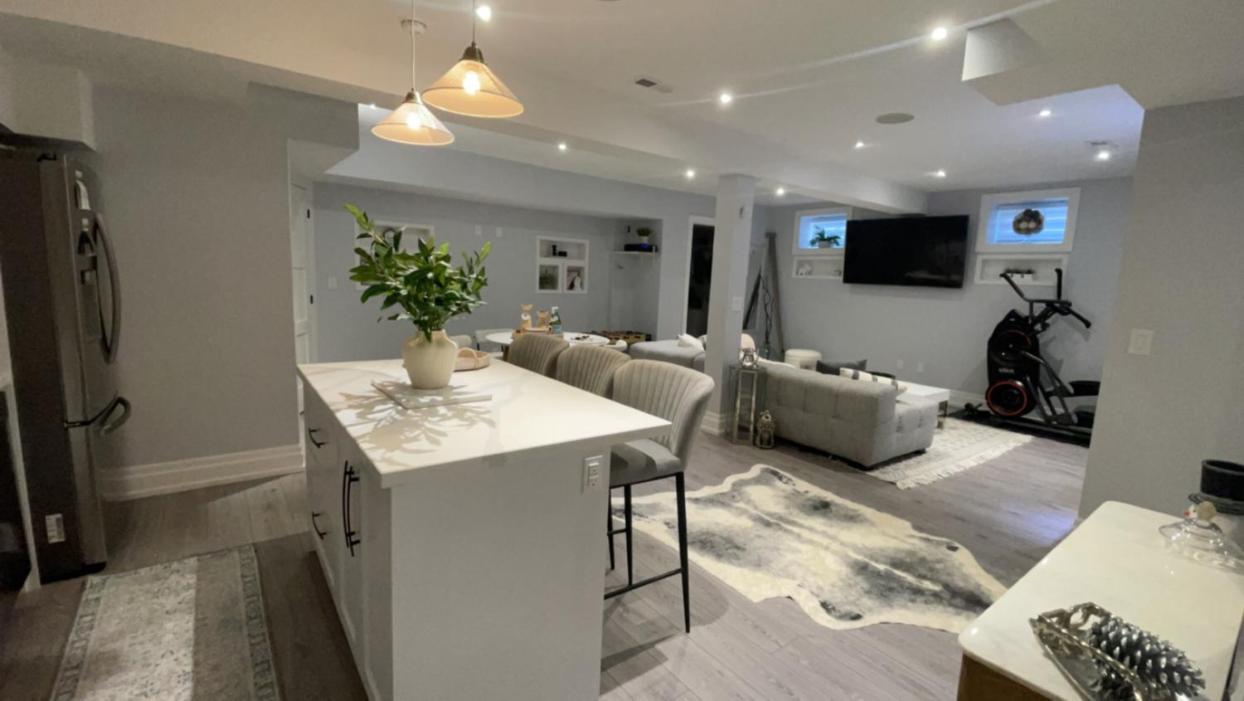 Luxury 2bedroom Unit in the city with a heated salt water pool
