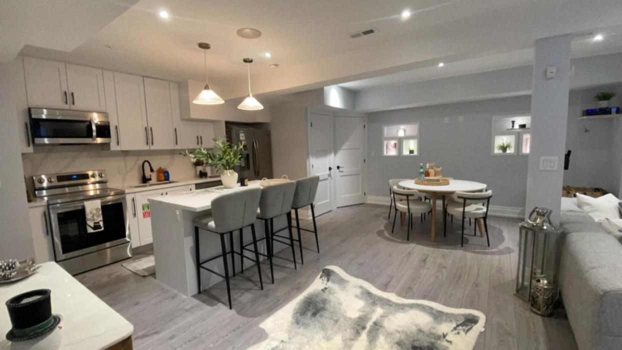 Luxury 2bedroom Unit in the city with a heated salt water pool