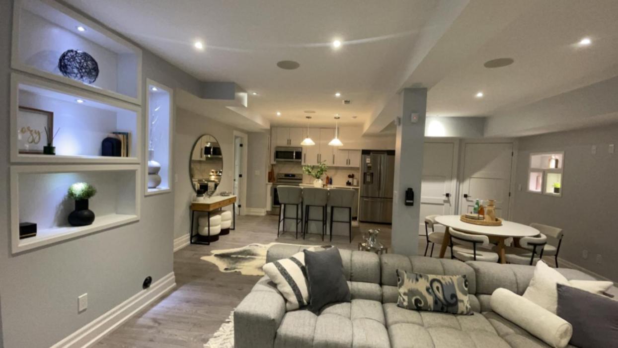 Luxury 2bedroom Unit in the city with a heated salt water pool