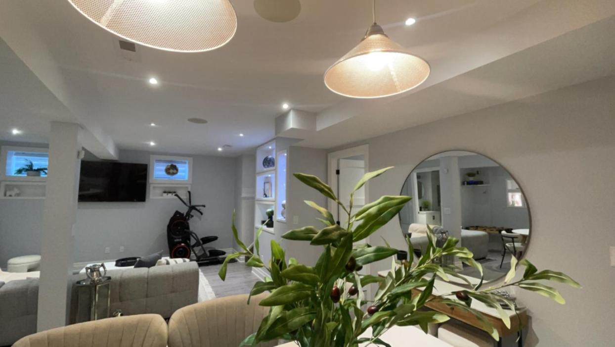 Luxury 2bedroom Unit in the city with a heated salt water pool
