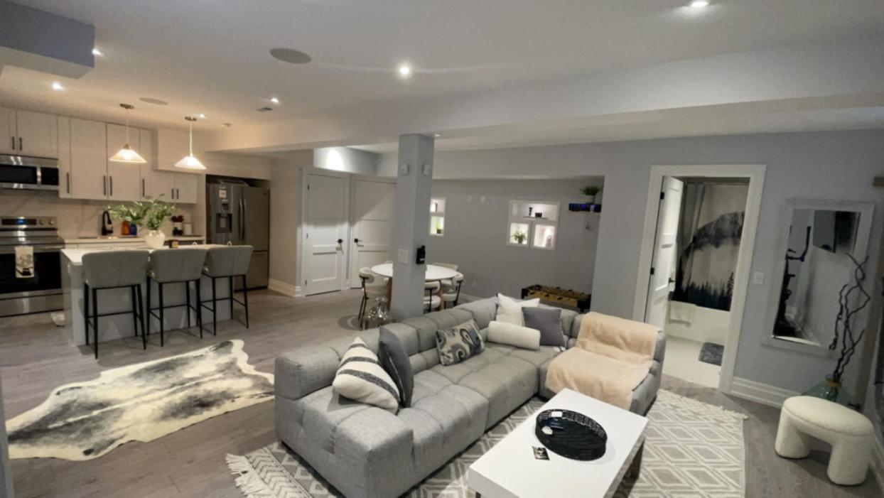 Luxury 2bedroom Unit in the city with a heated salt water pool