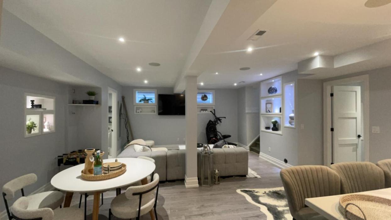 Luxury 2bedroom Unit in the city with a heated salt water pool