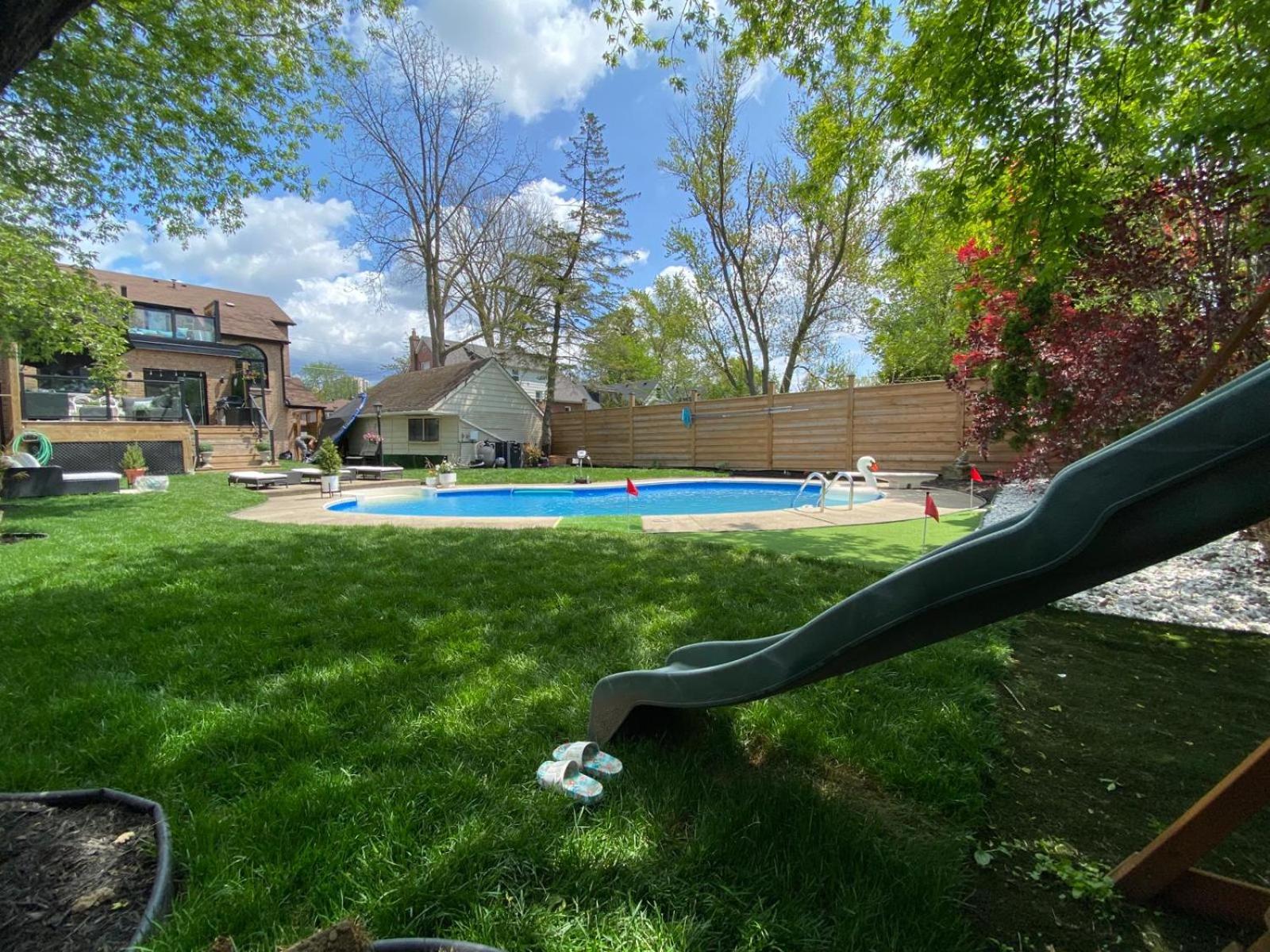 Luxury 2bedroom Unit in the city with a heated salt water pool
