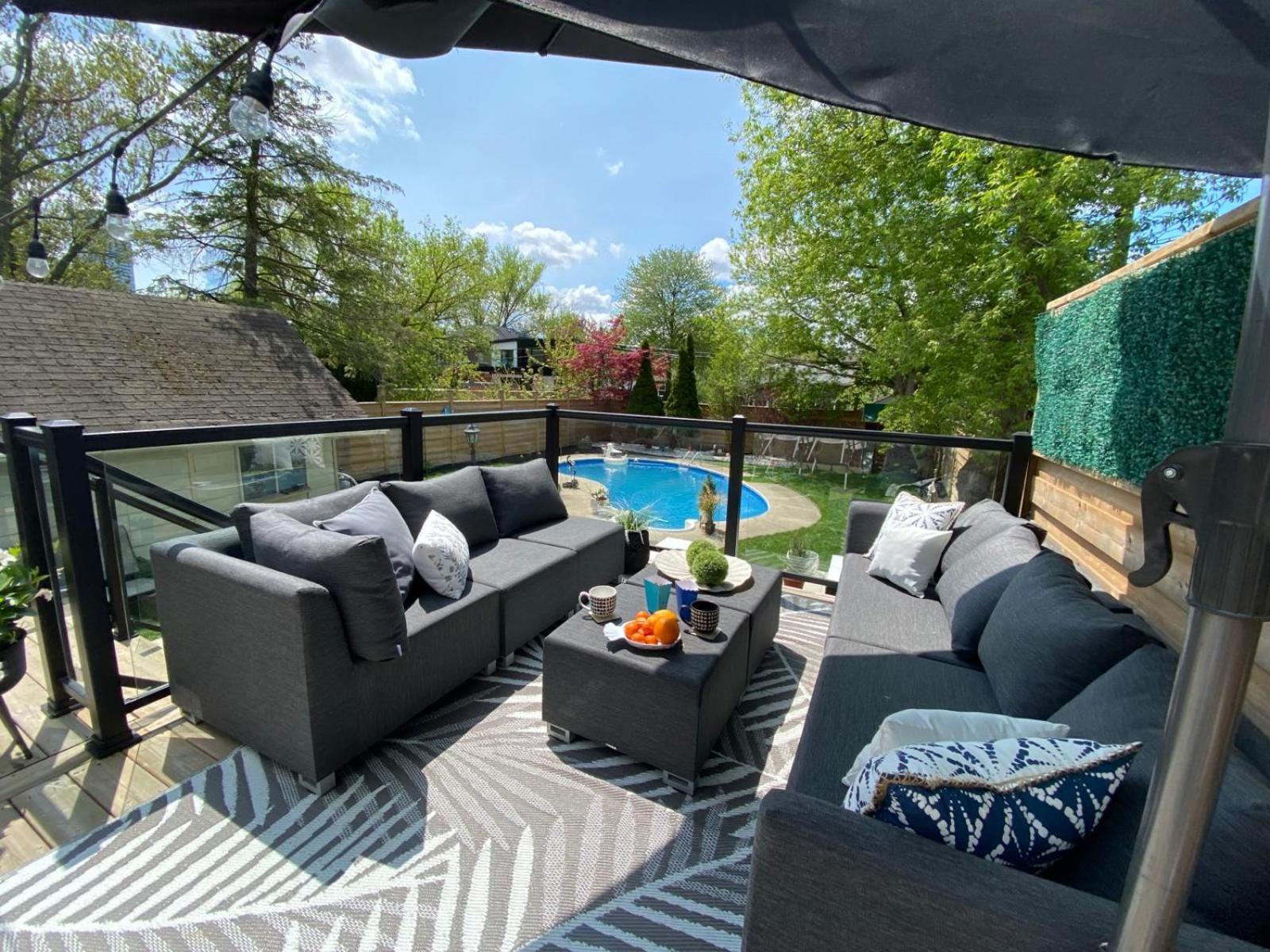 Luxury 2bedroom Unit in the city with a heated salt water pool