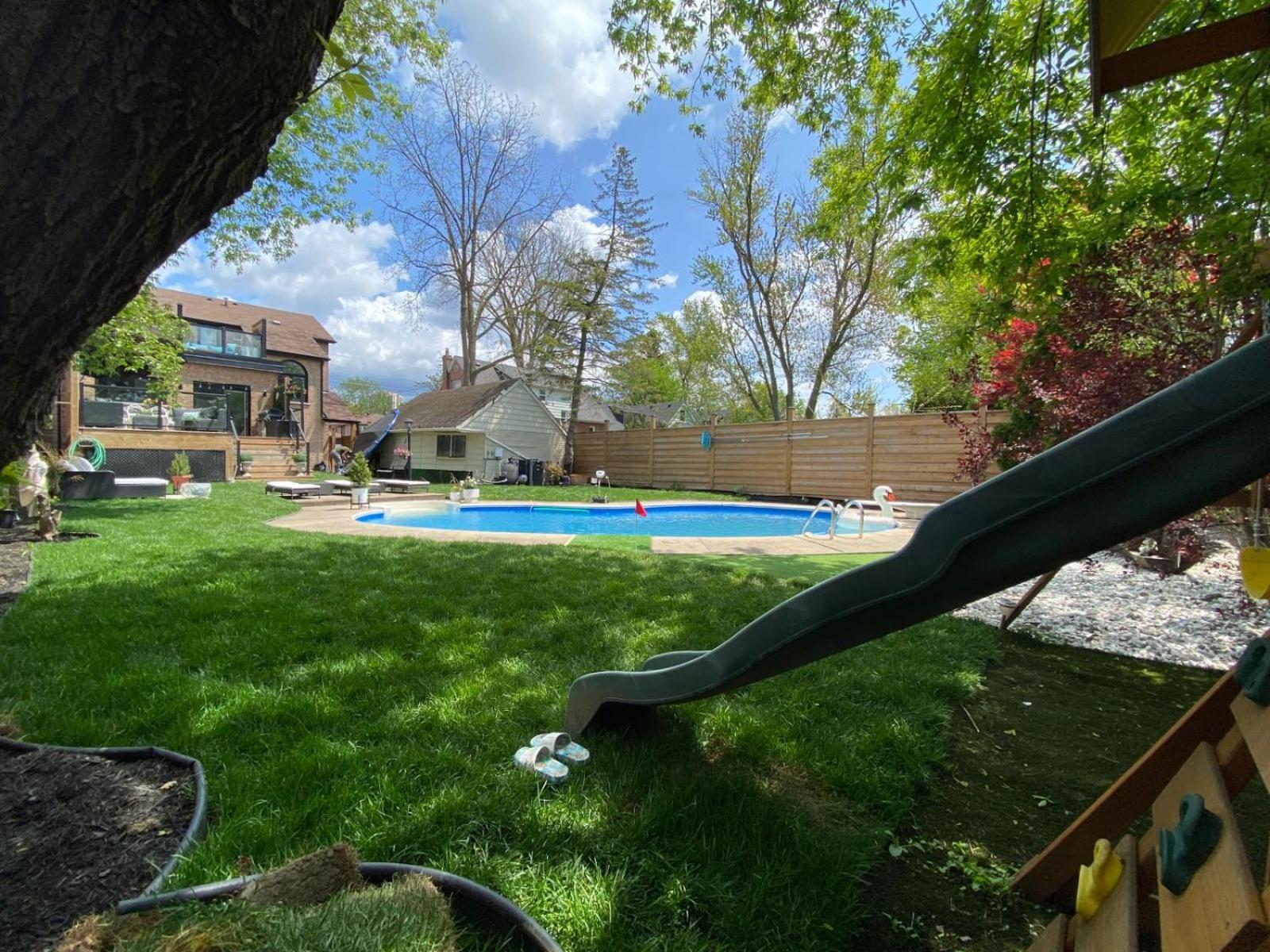 Luxury 2bedroom Unit in the city with a heated salt water pool