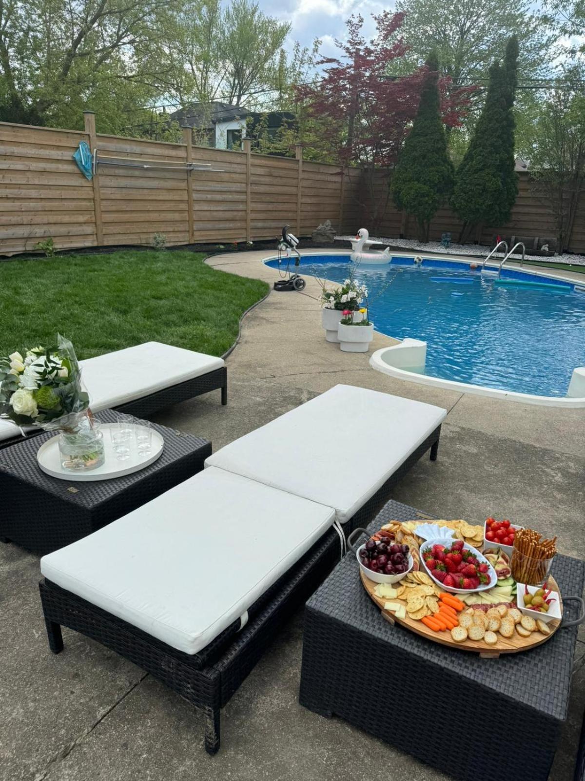 Luxury 2bedroom Unit in the city with a heated salt water pool