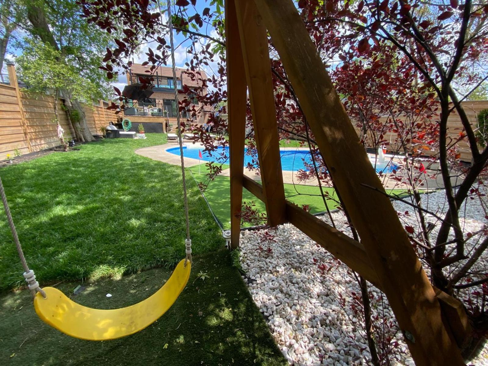 Luxury 2bedroom Unit in the city with a heated salt water pool
