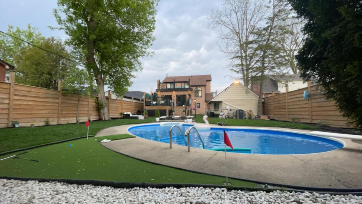 Luxury 2bedroom Unit in the city with a heated salt water pool