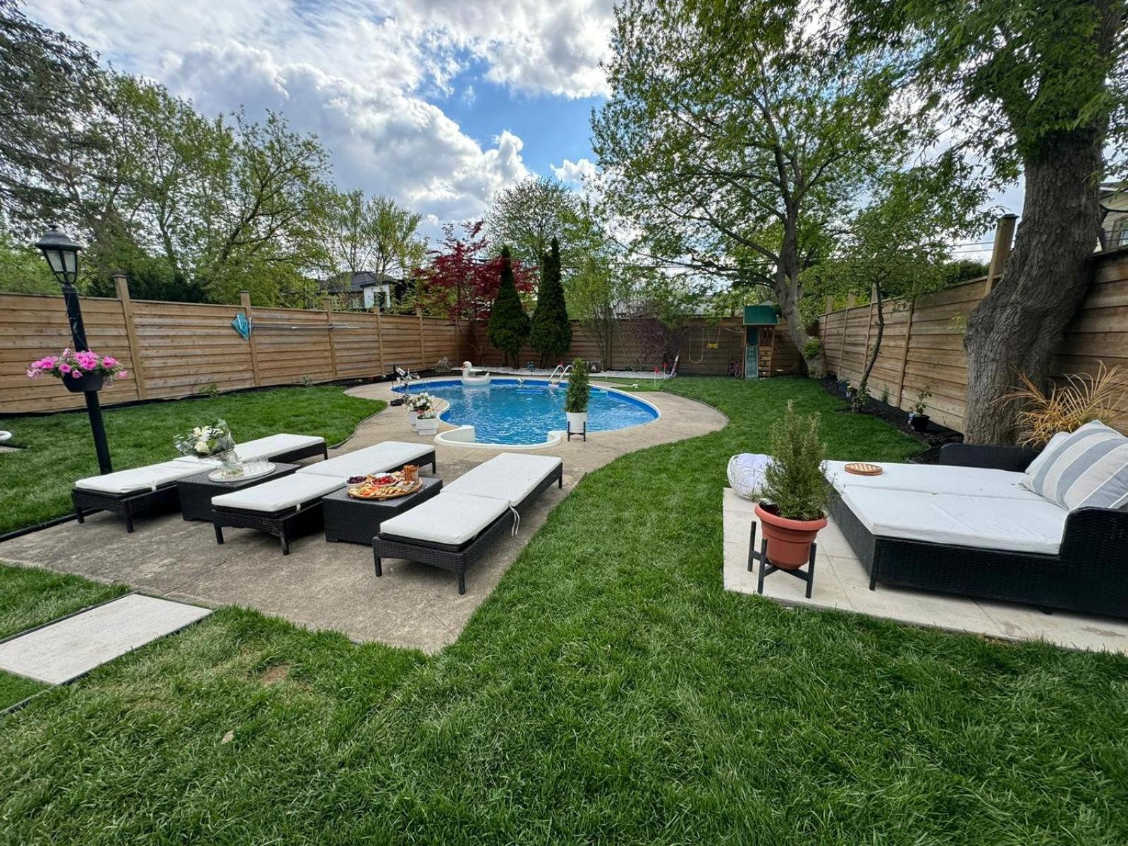 Luxury 2bedroom Unit in the city with a heated salt water pool