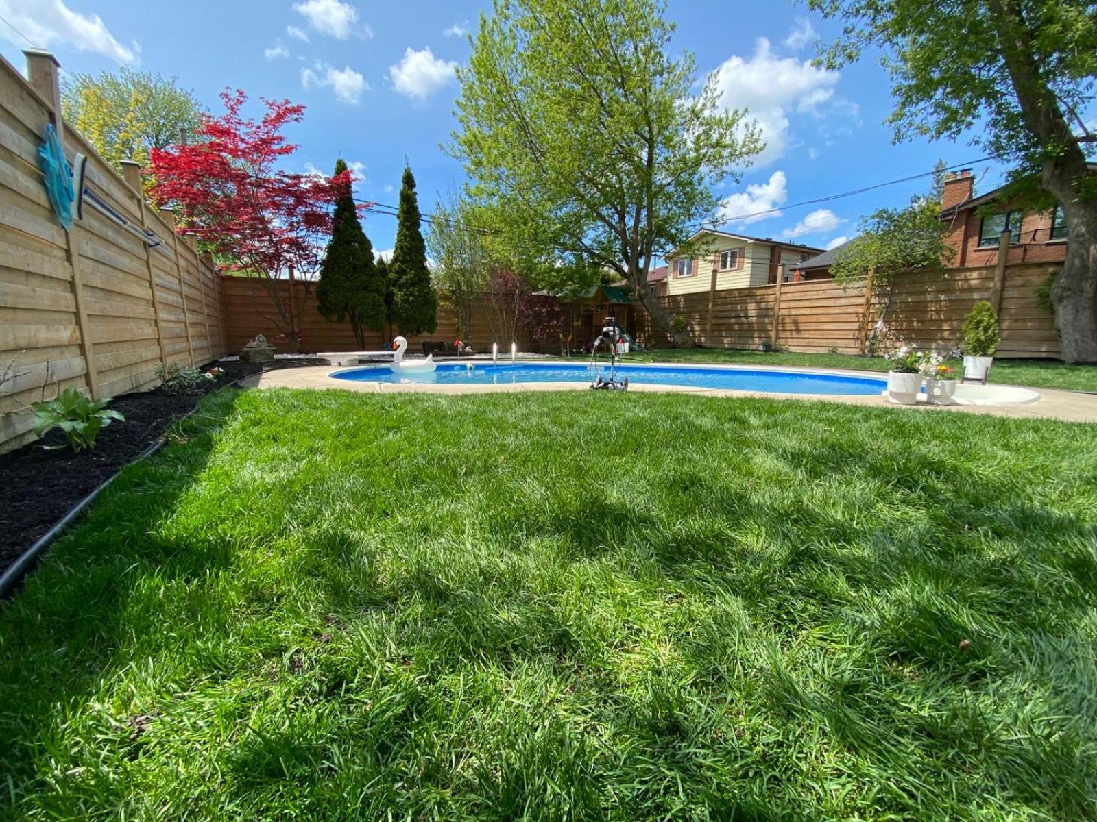 Luxury 2bedroom Unit in the city with a heated salt water pool