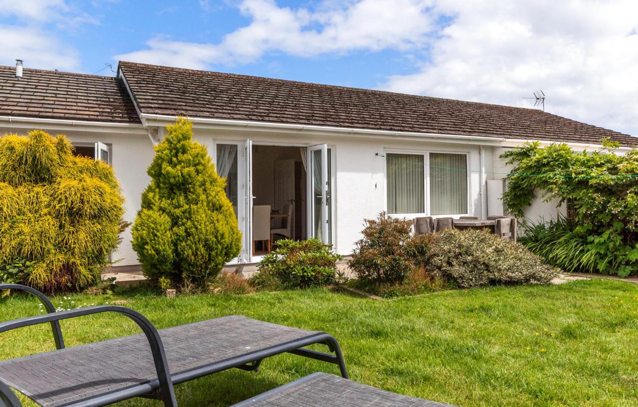 Sea Charm - Cosy Bungalow Near Beach and Village view 3