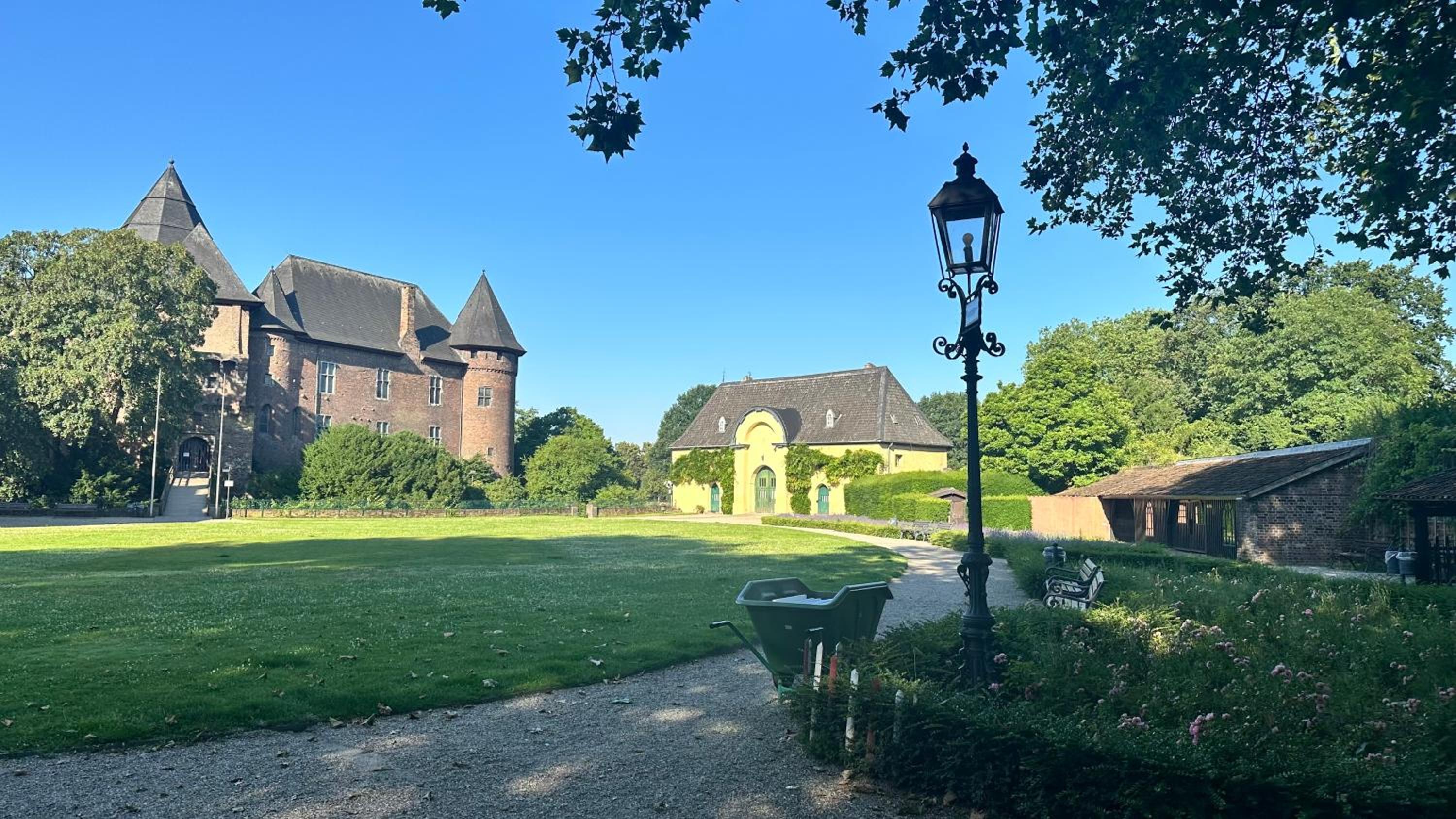 Apartment Savanna im historischen Stadtkern Linn in Krefeld, nähe Düsseldorf Messe, Airport, Parkmöglichkeiten direkt vor dem Haus