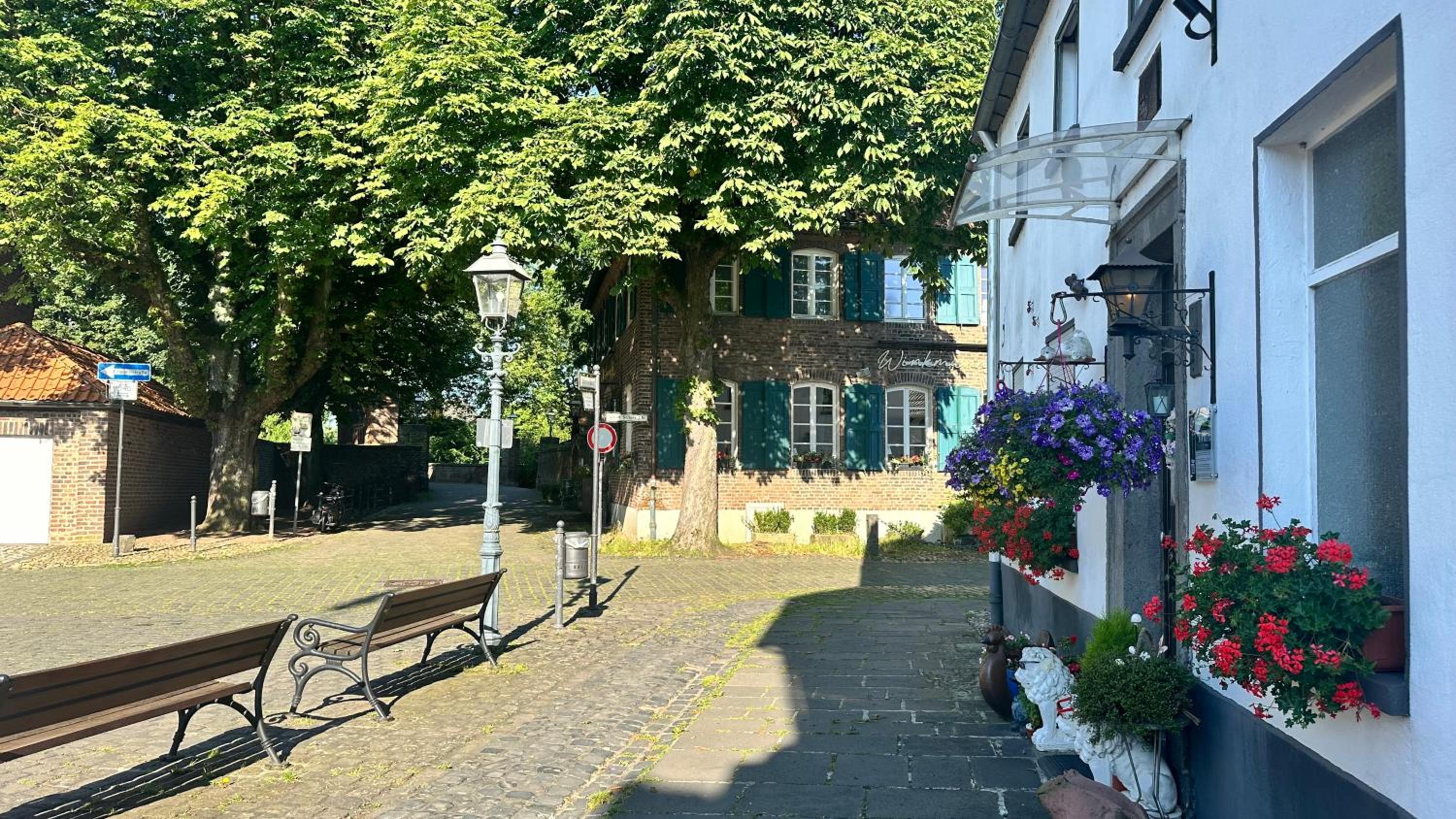 Apartment Savanna im historischen Stadtkern Linn in Krefeld, nähe Düsseldorf Messe, Airport, Parkmöglichkeiten direkt vor dem Haus