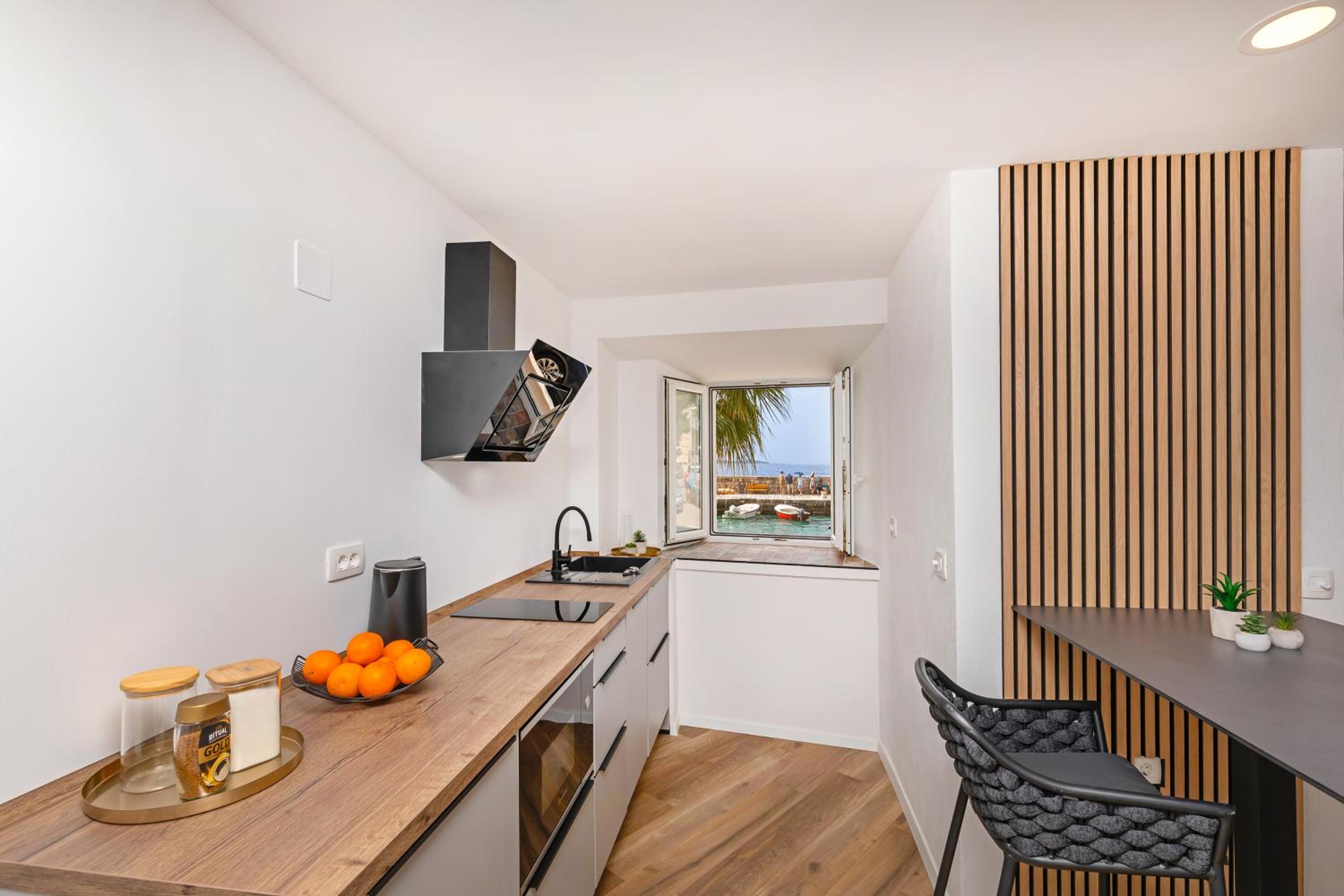 SoHo apartment on the waterfront view 3