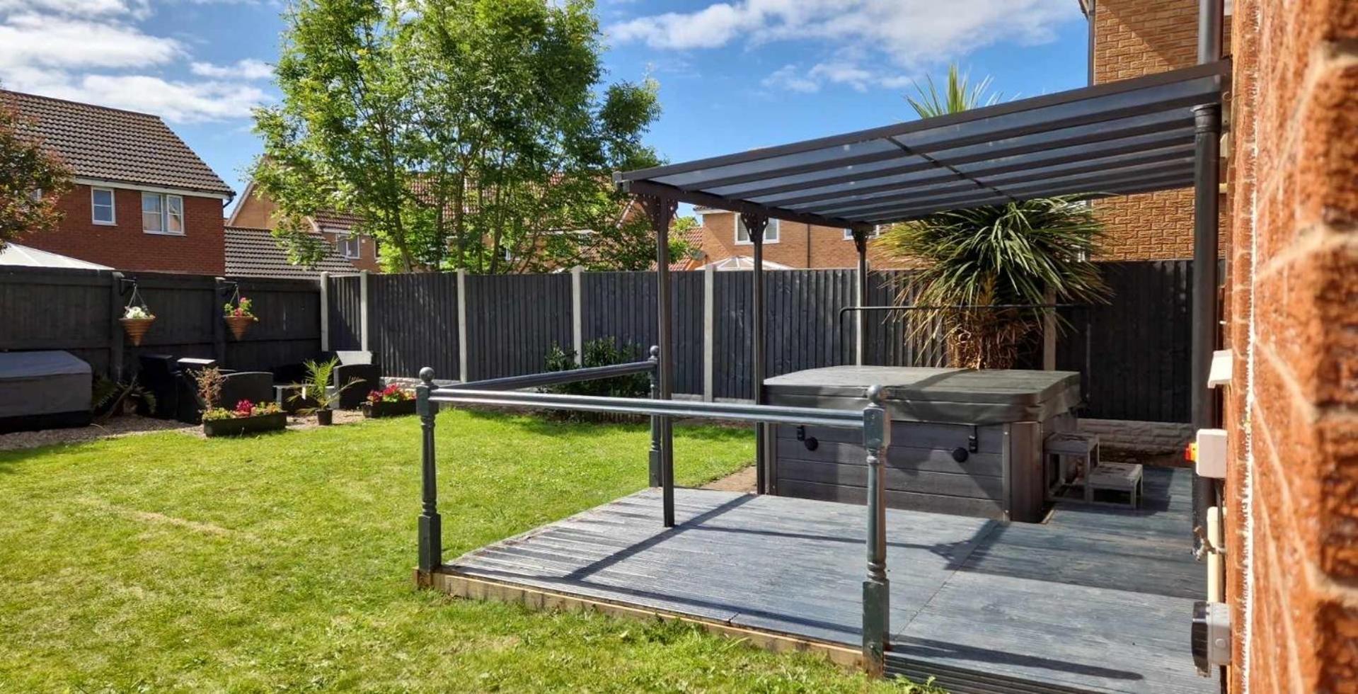 Hotel Beach Retreat with Hot Tub Sleeps 8 - Image 1