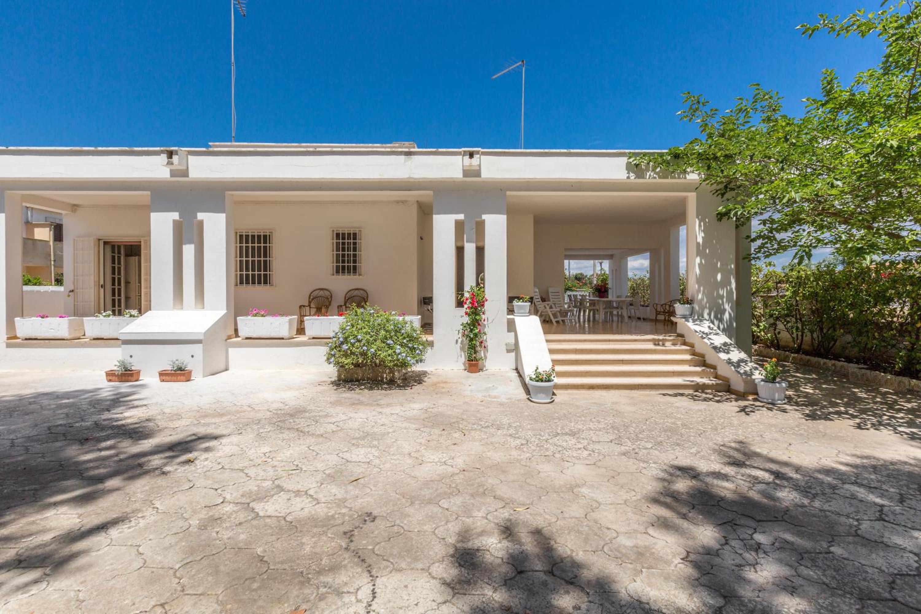 Villa Minerva by BarbarHouse view 3