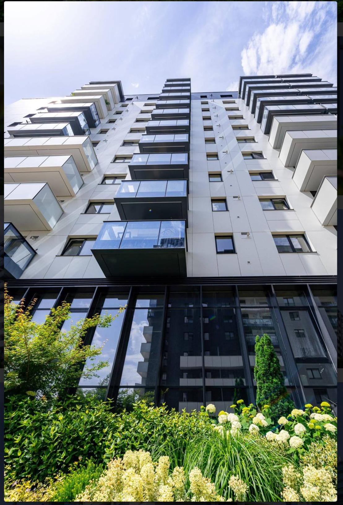 Cortina North New Luxury Apartment with Parking- Self Check in