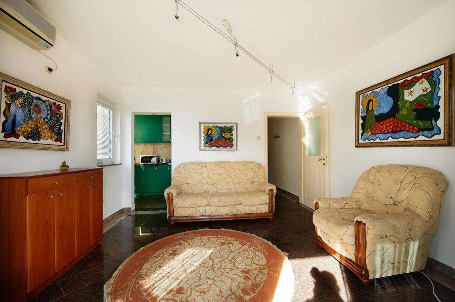 Apartment Green