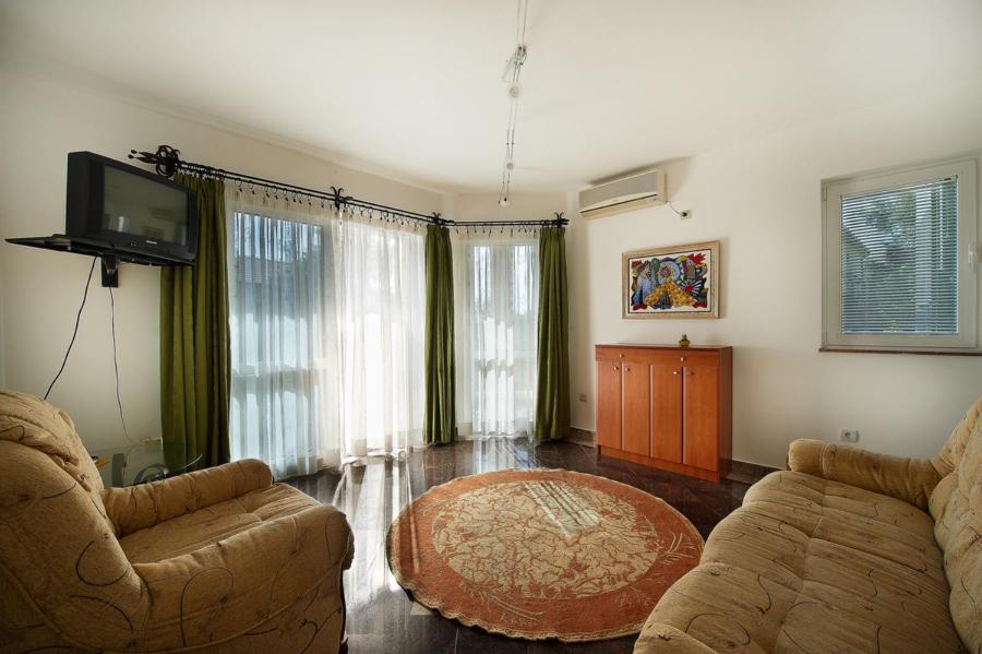 Apartment Green