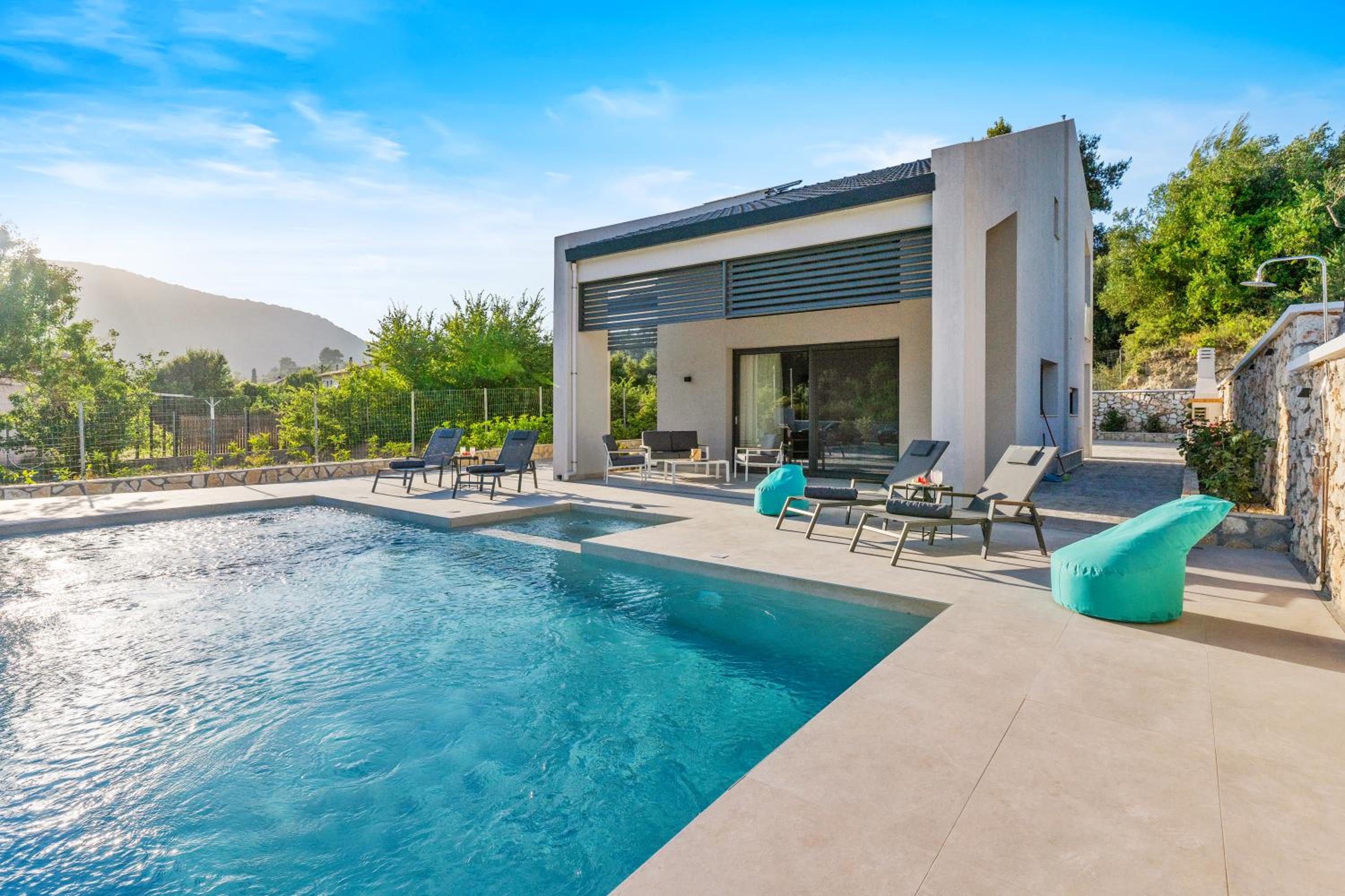 SoHa luxury house view 4