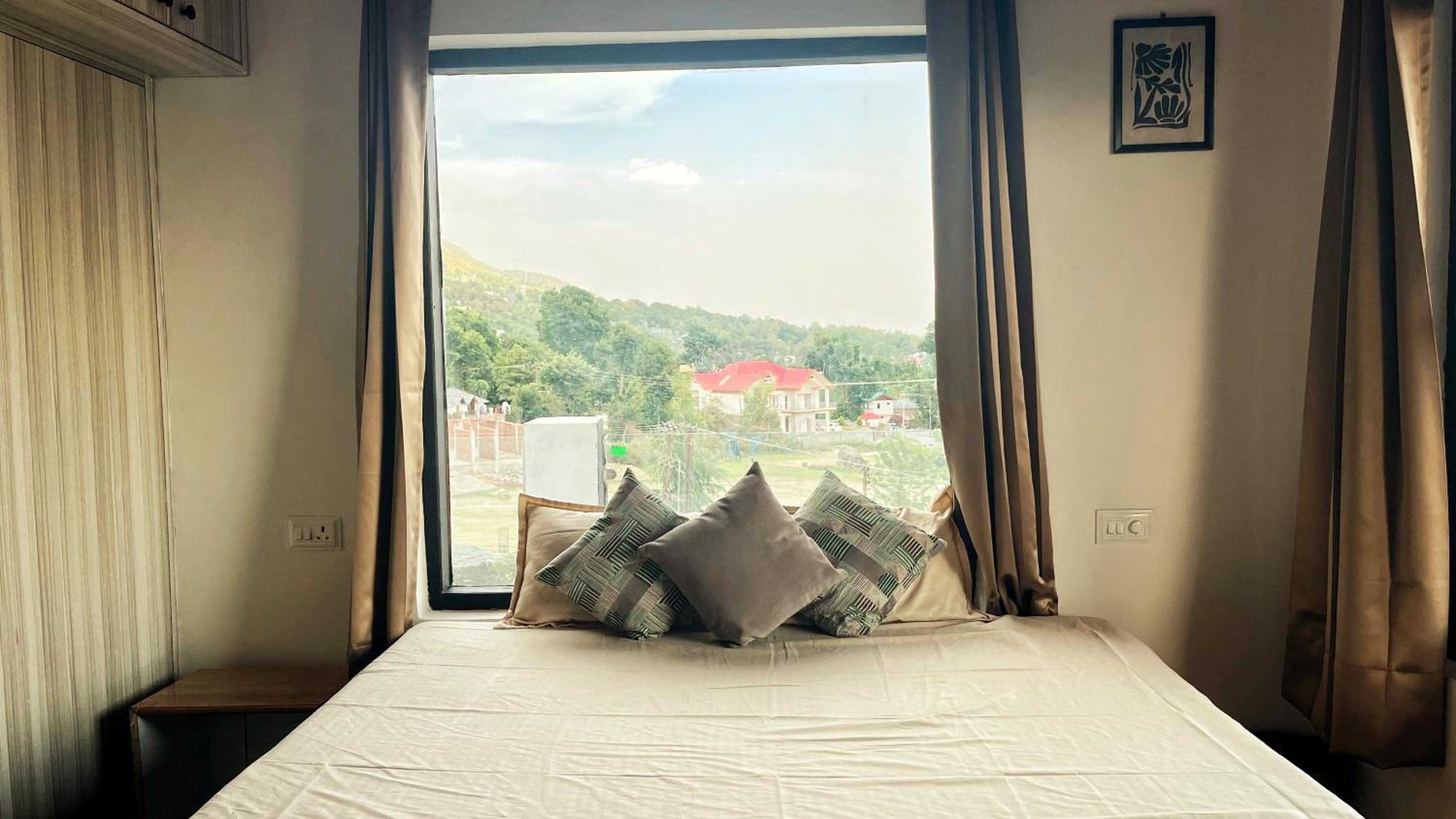 Ghonslaa Home 3BHK Flat, Dharamshala view 5
