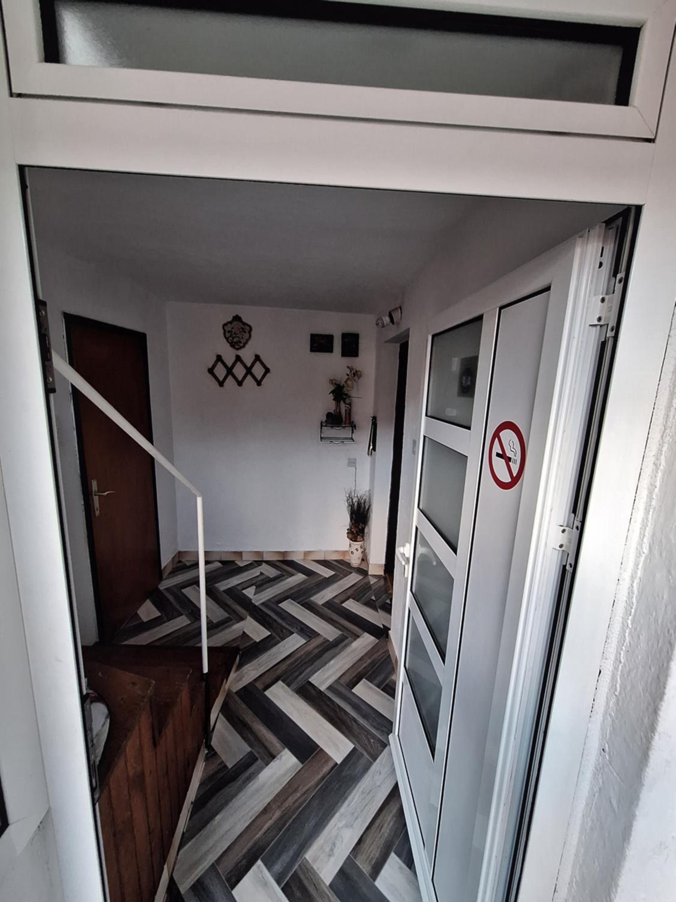 Apartment and Rooms Zed
