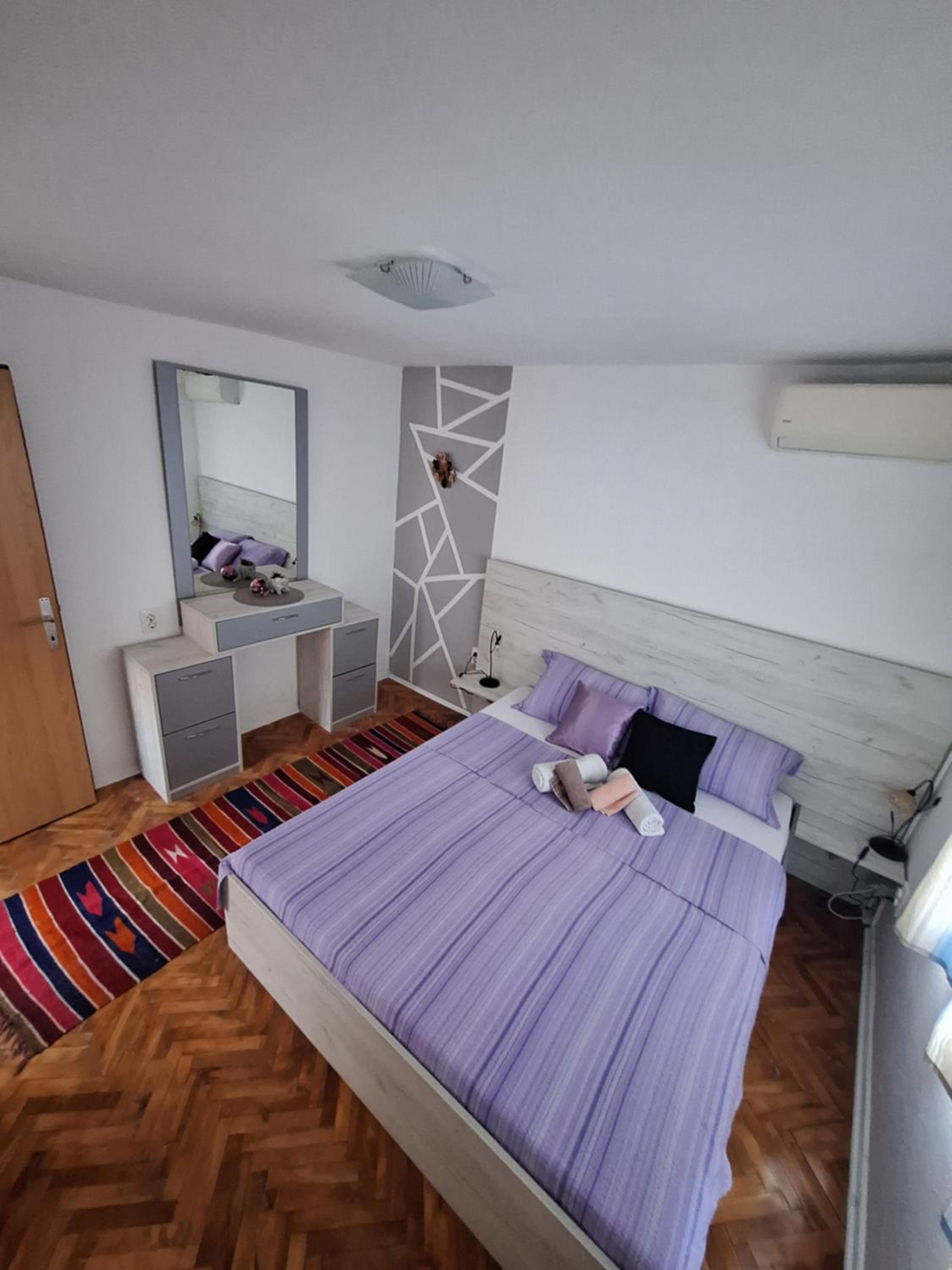 Apartment and Rooms Zed