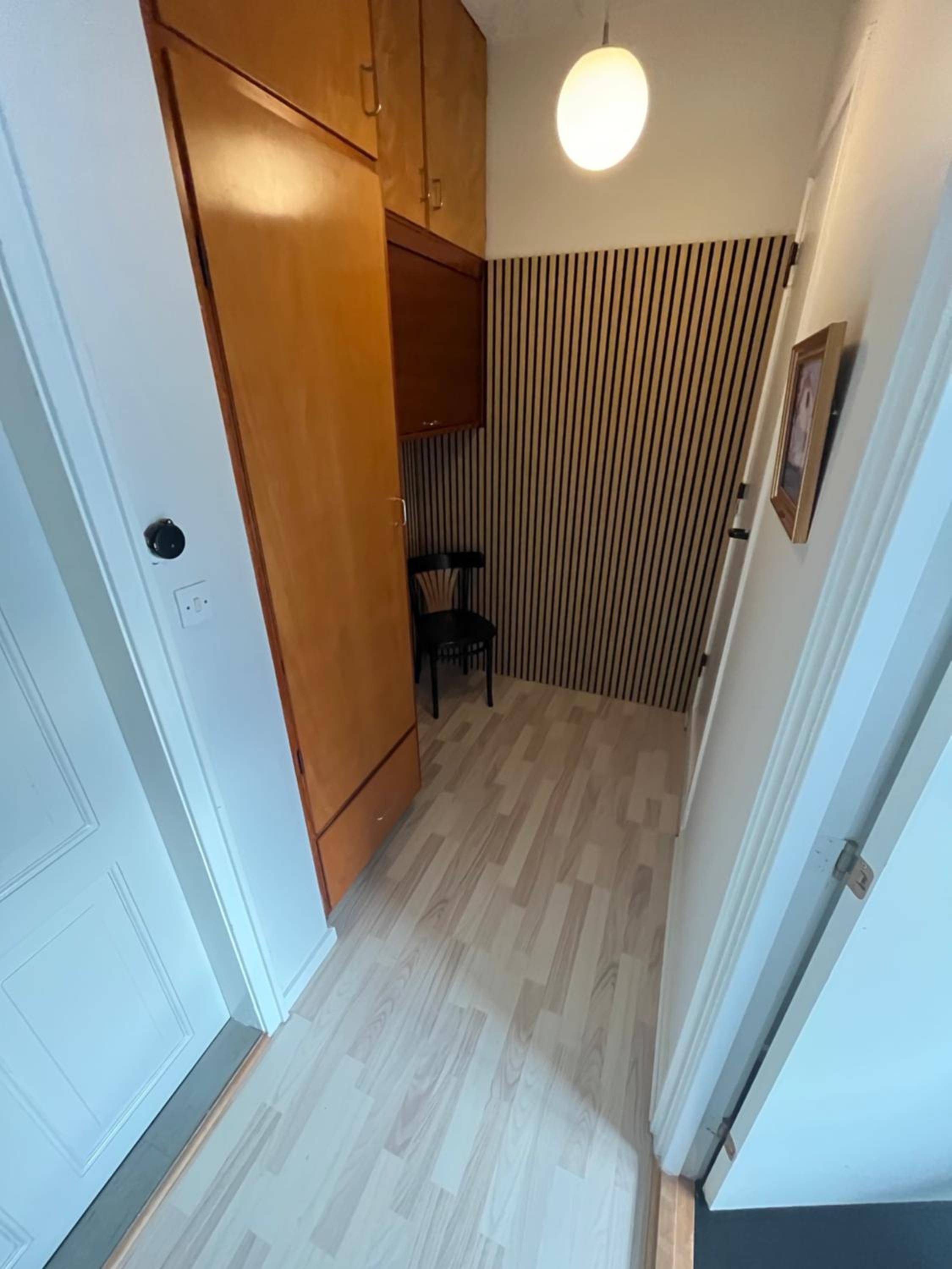 Folsted - Værelse 104 med eget badeværelse og fri parkering