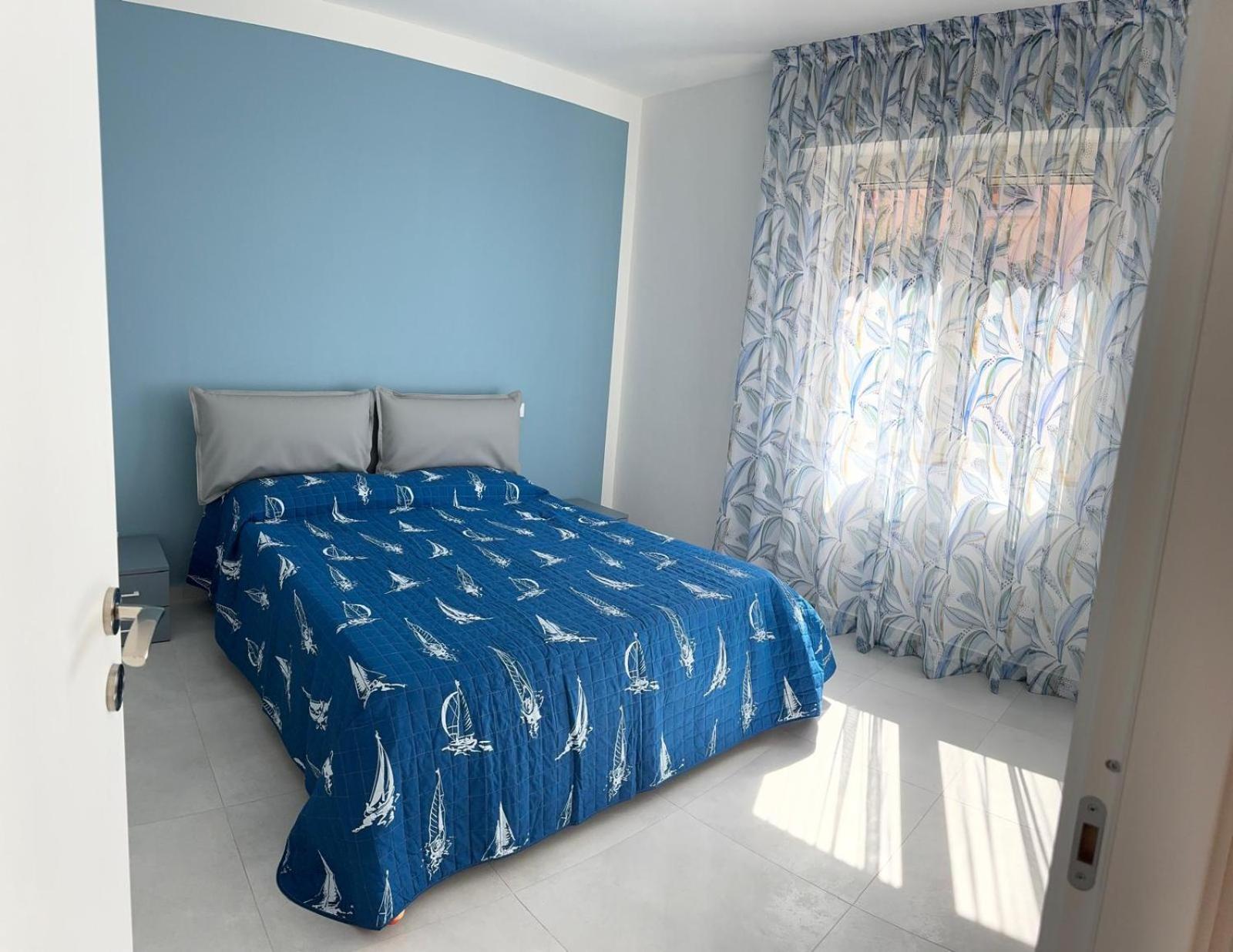 Bilocale completamente rinnovato a 100 metri dal mare con giardino photo 3