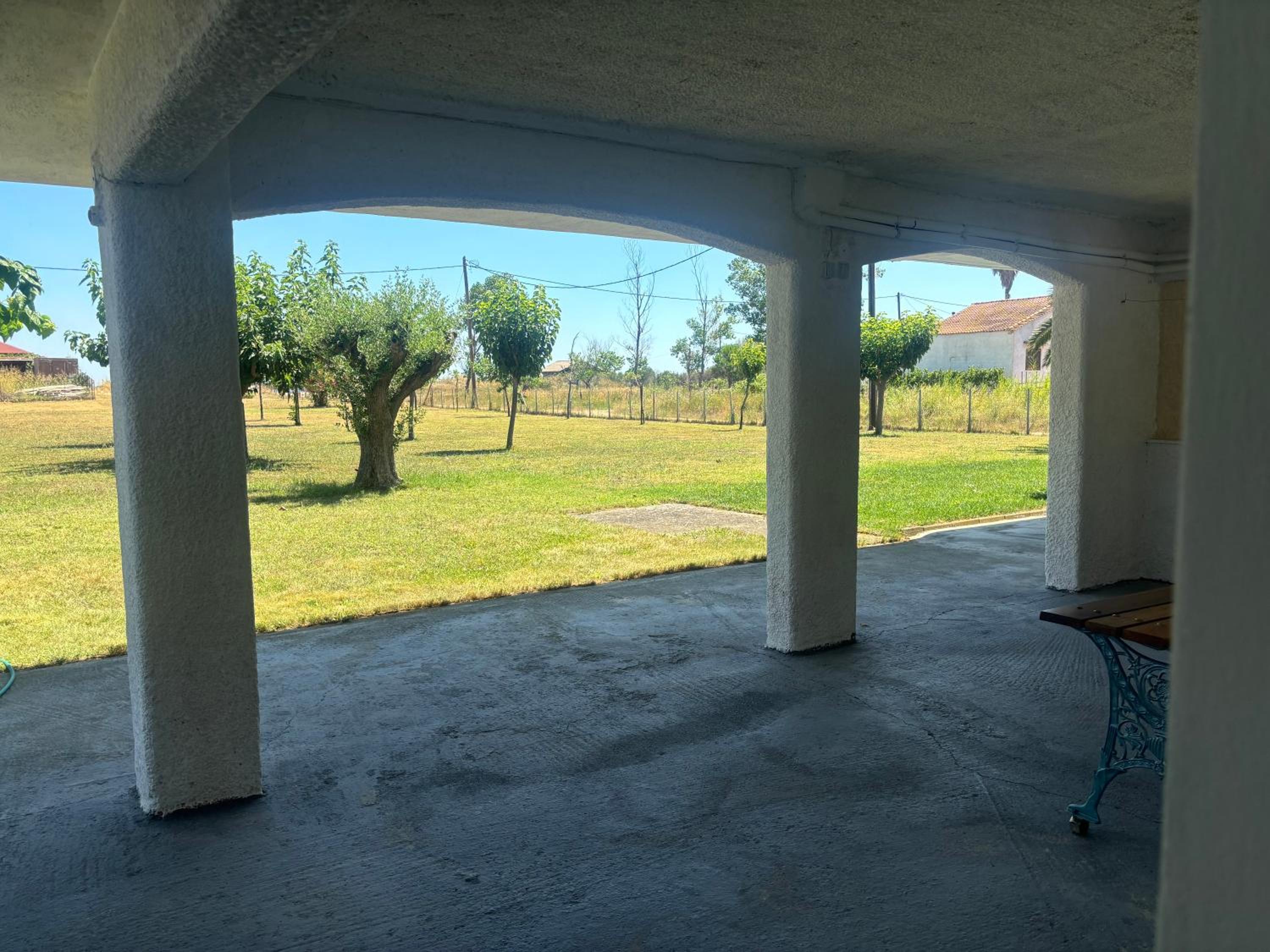 Sapphire Apartment , Beachfront Family Apartment for 4 with Private Garden, 1-Minute Walk to the Beach