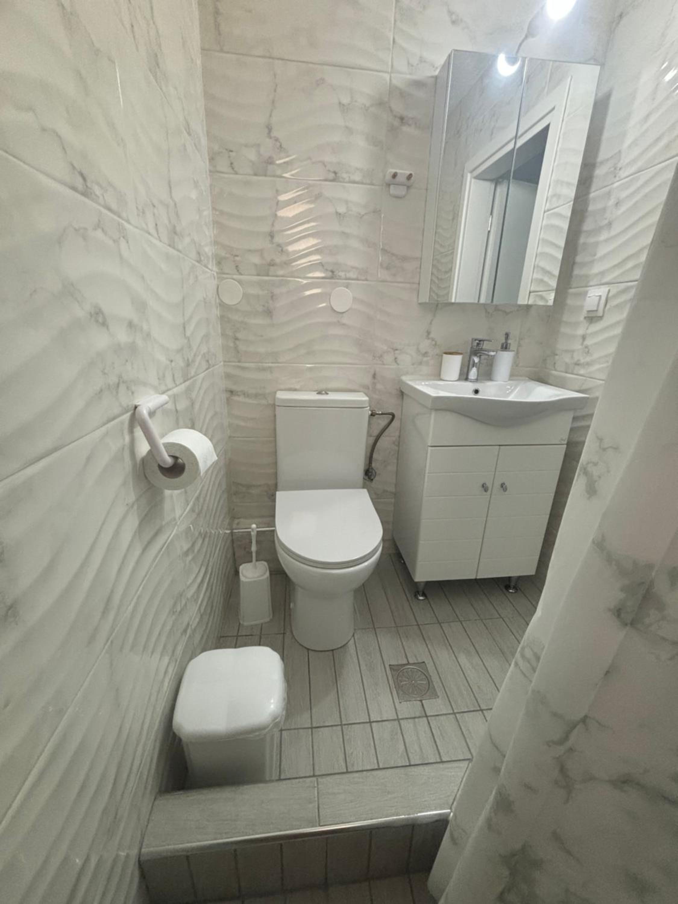Sapphire Apartment , Beachfront Family Apartment for 4 with Private Garden, 1-Minute Walk to the Beach