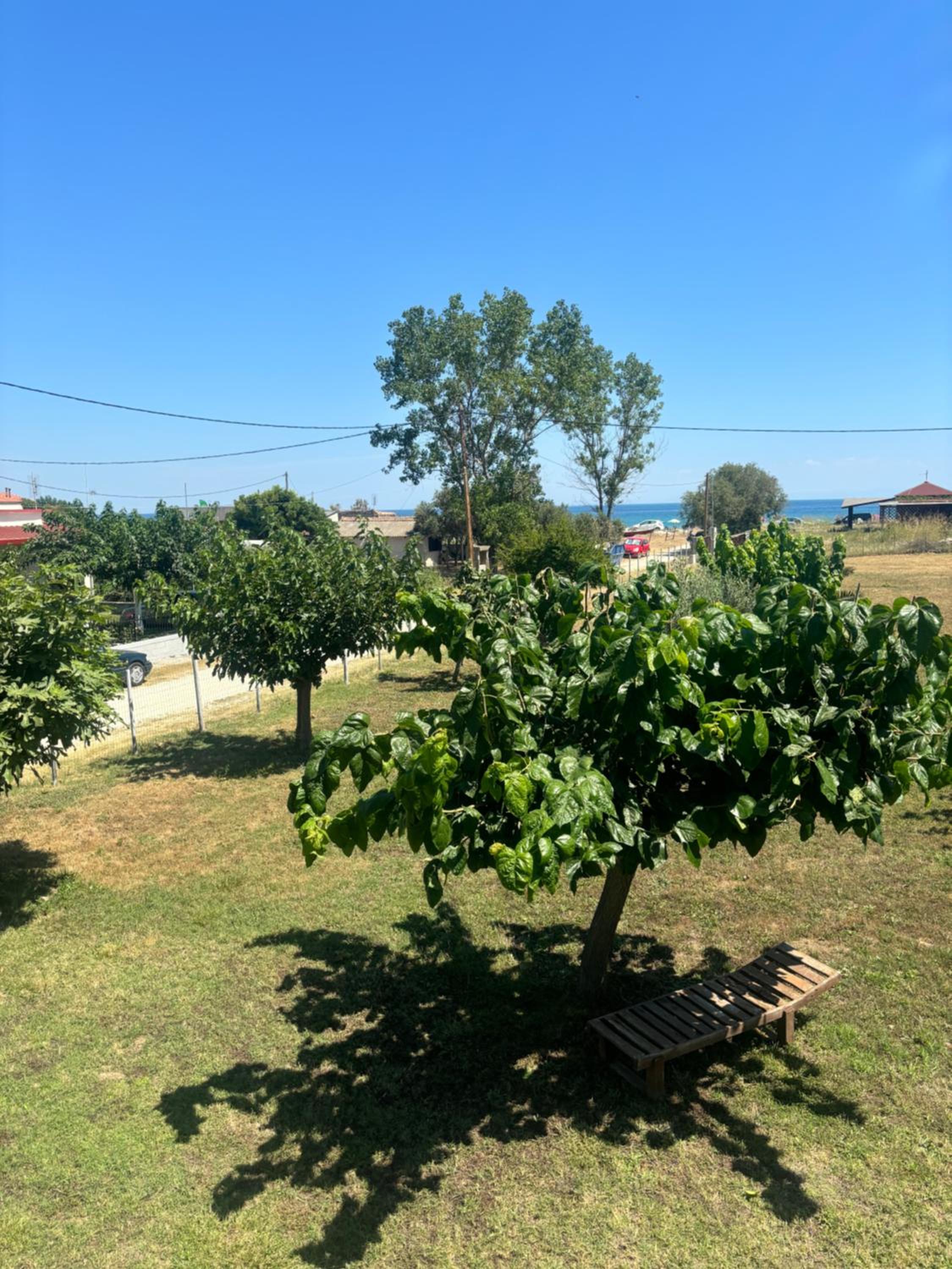 Sapphire Apartment , Beachfront Family Apartment for 4 with Private Garden, 1-Minute Walk to the Beach