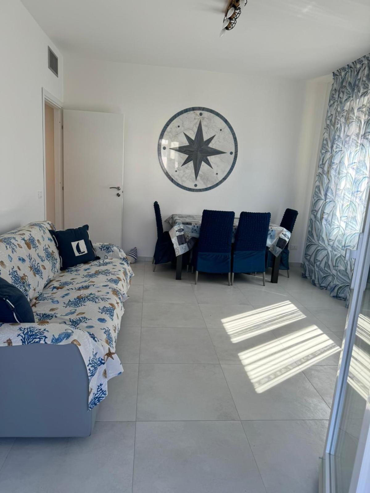 Bilocale completamente rinnovato a 100 metri dal mare con giardino photo 4