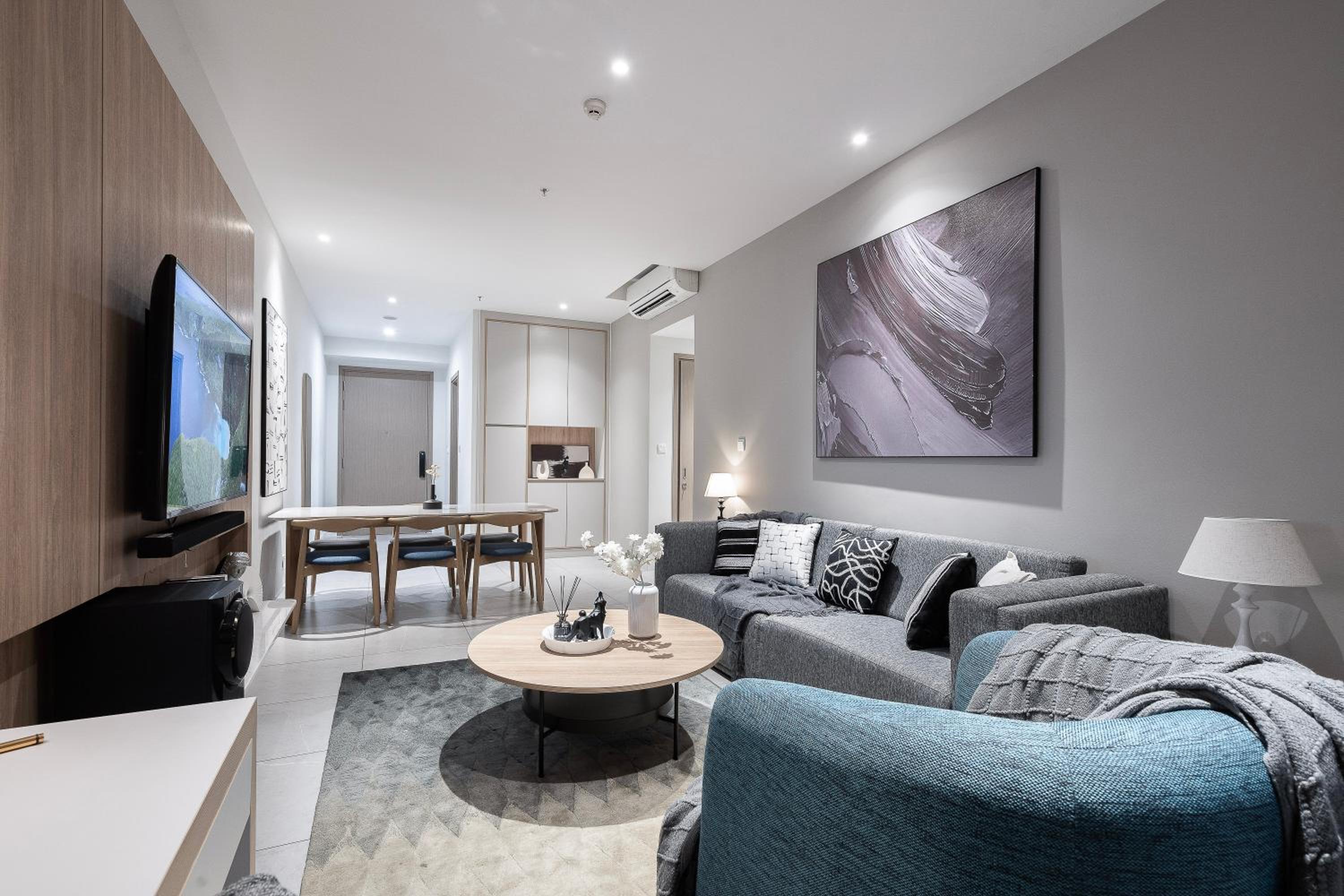 Modern District 1 2BR&3BR D1&Zenity apartment OUTDOOR Jacuzzi Pool