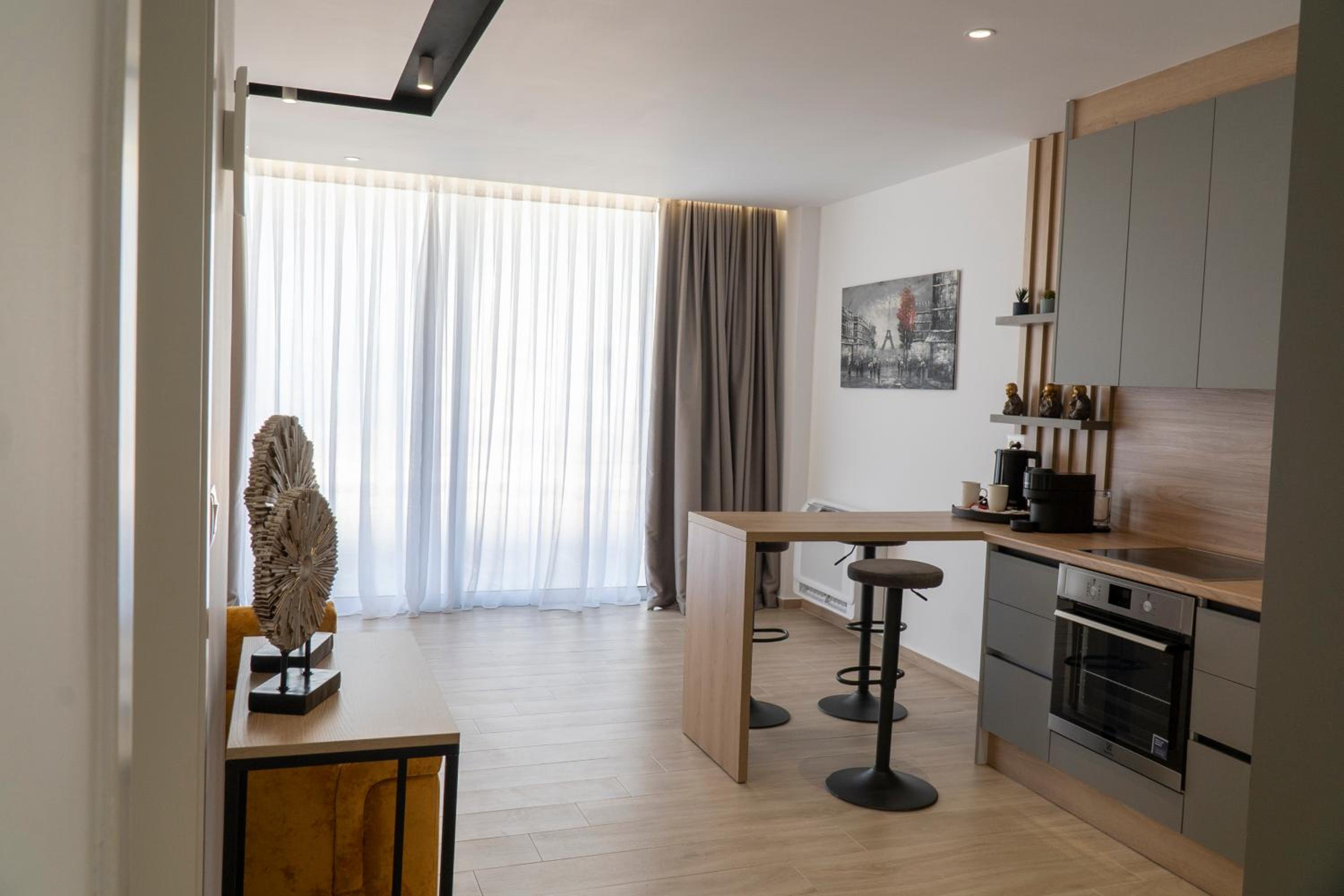 Mateo Apartments