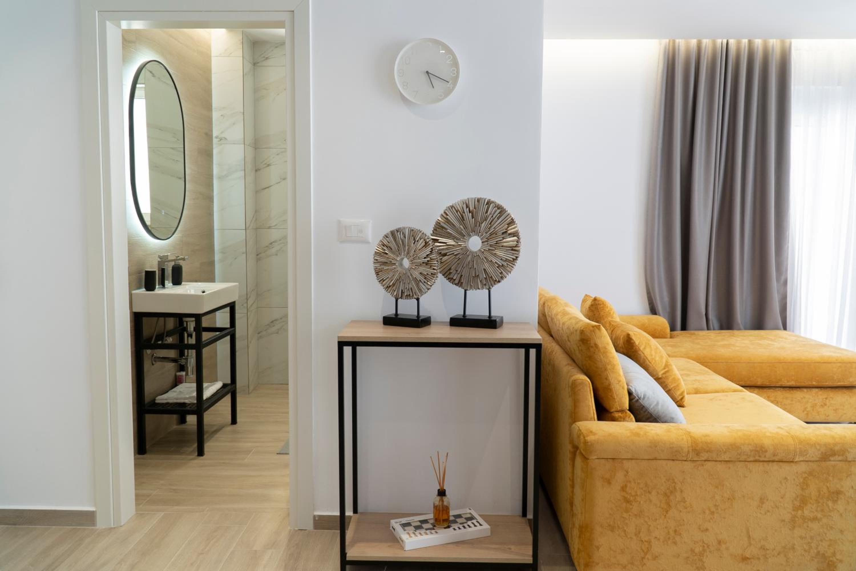 Mateo Apartments