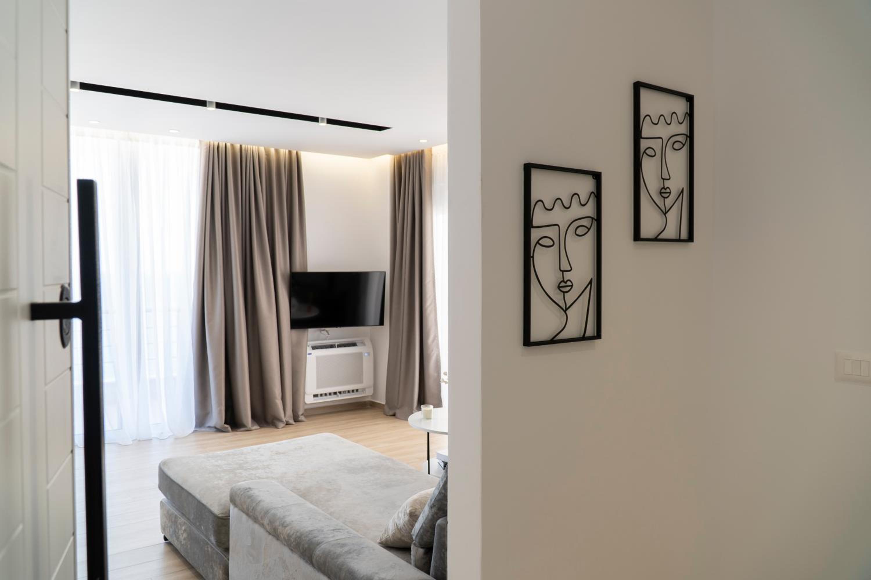 Mateo Apartments