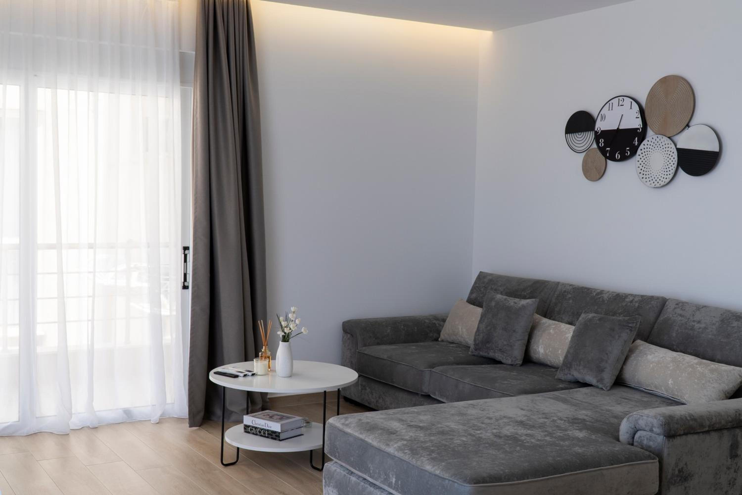 Mateo Apartments