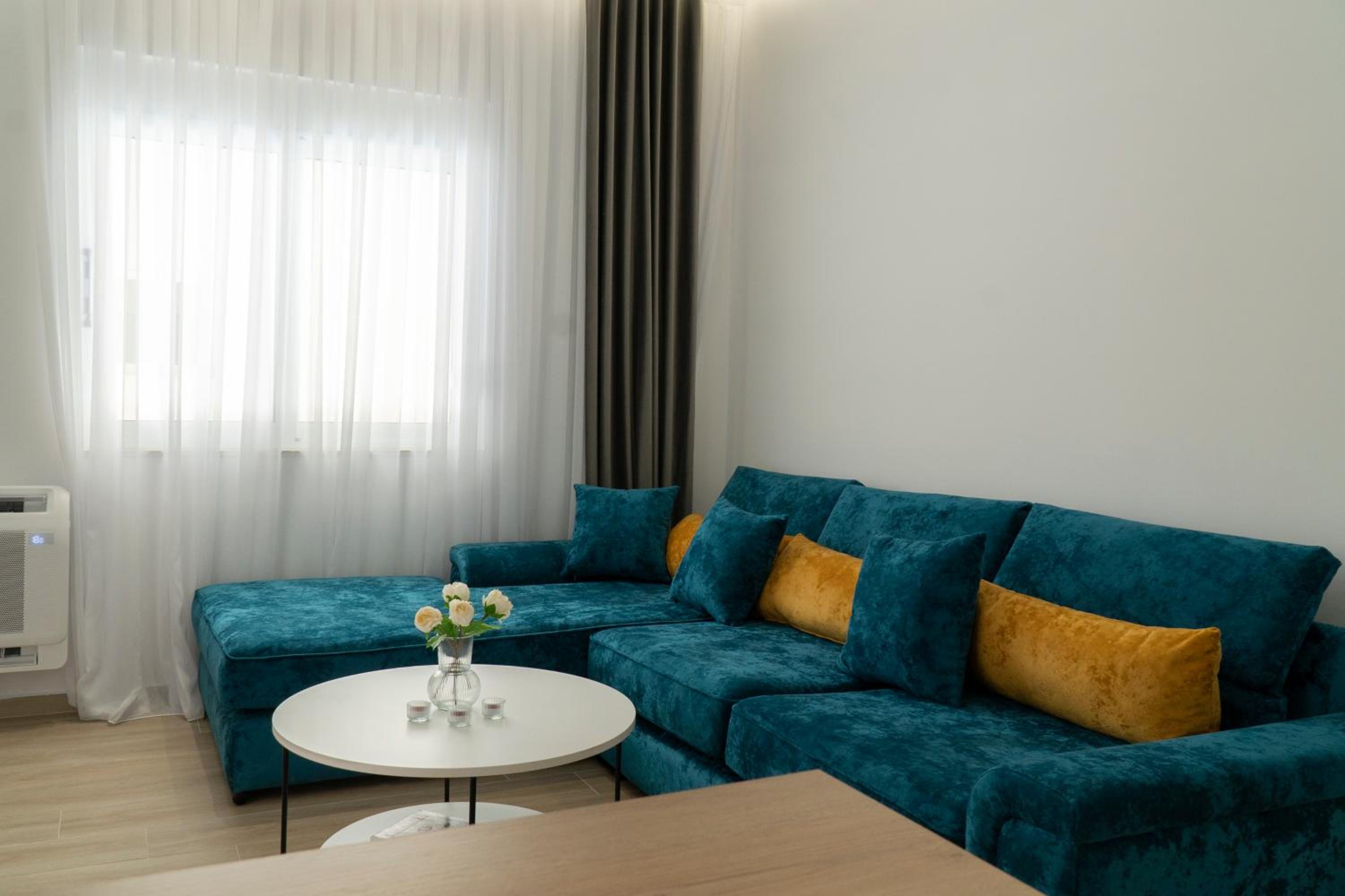 Mateo Apartments