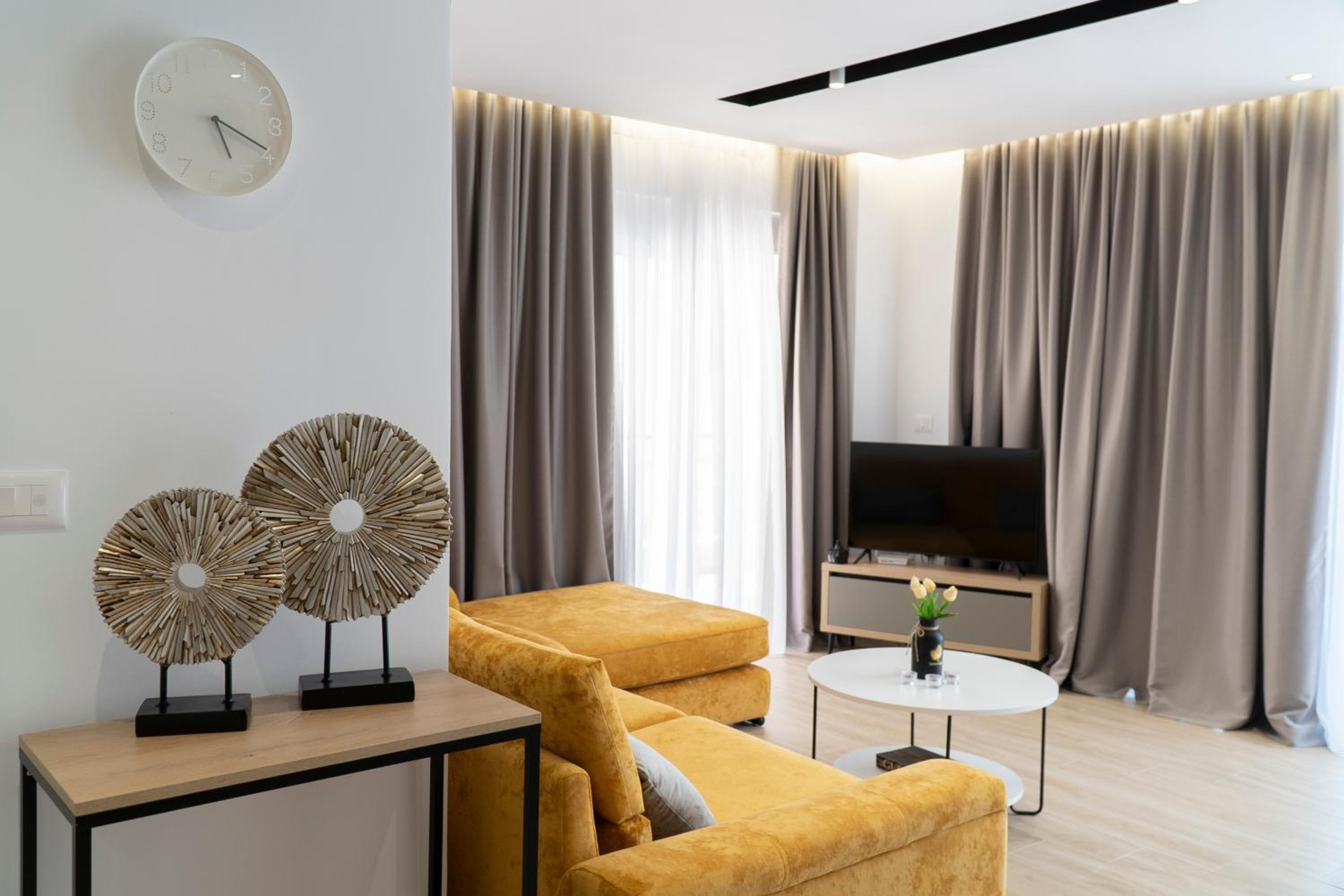 Mateo Apartments