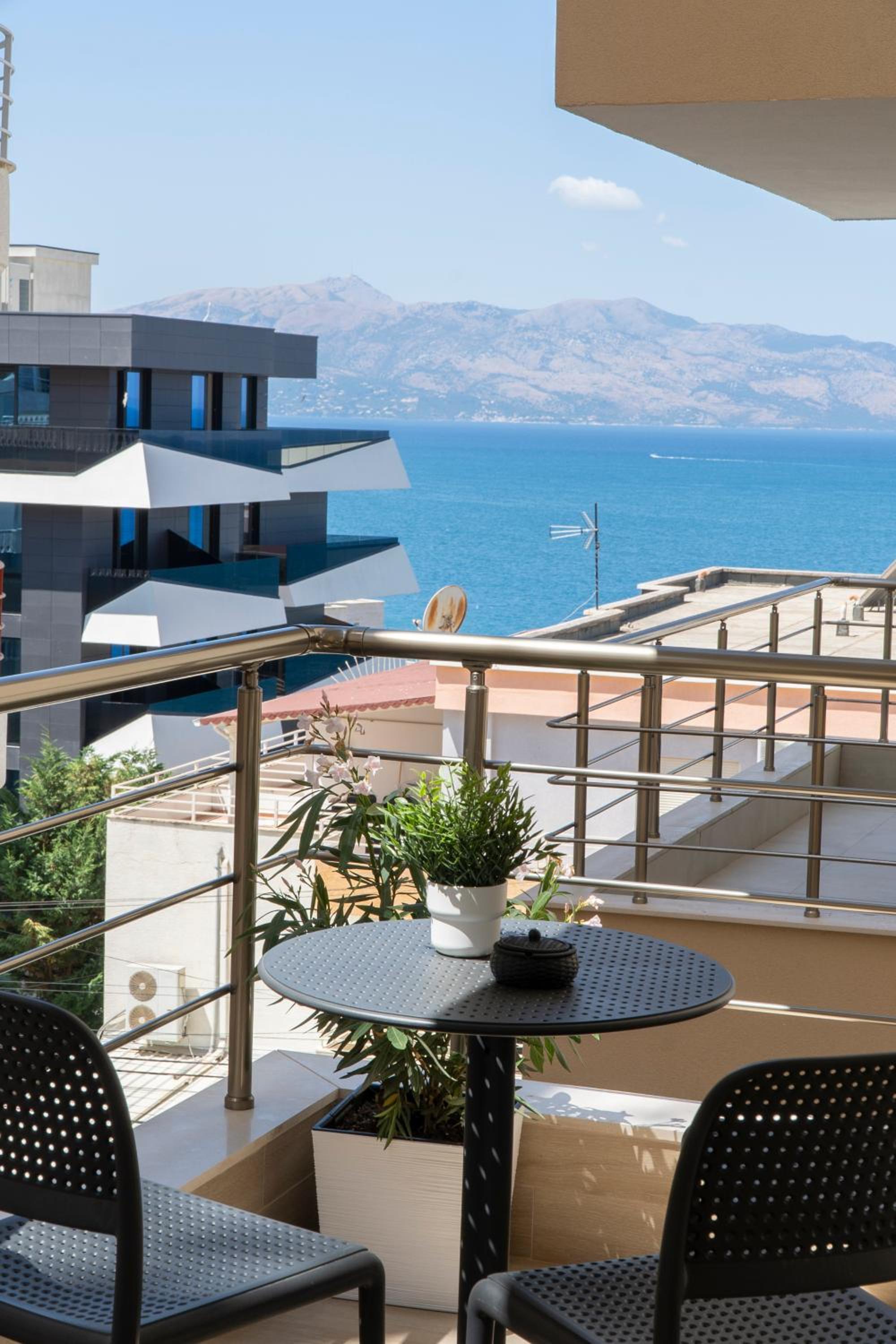 Mateo Apartments