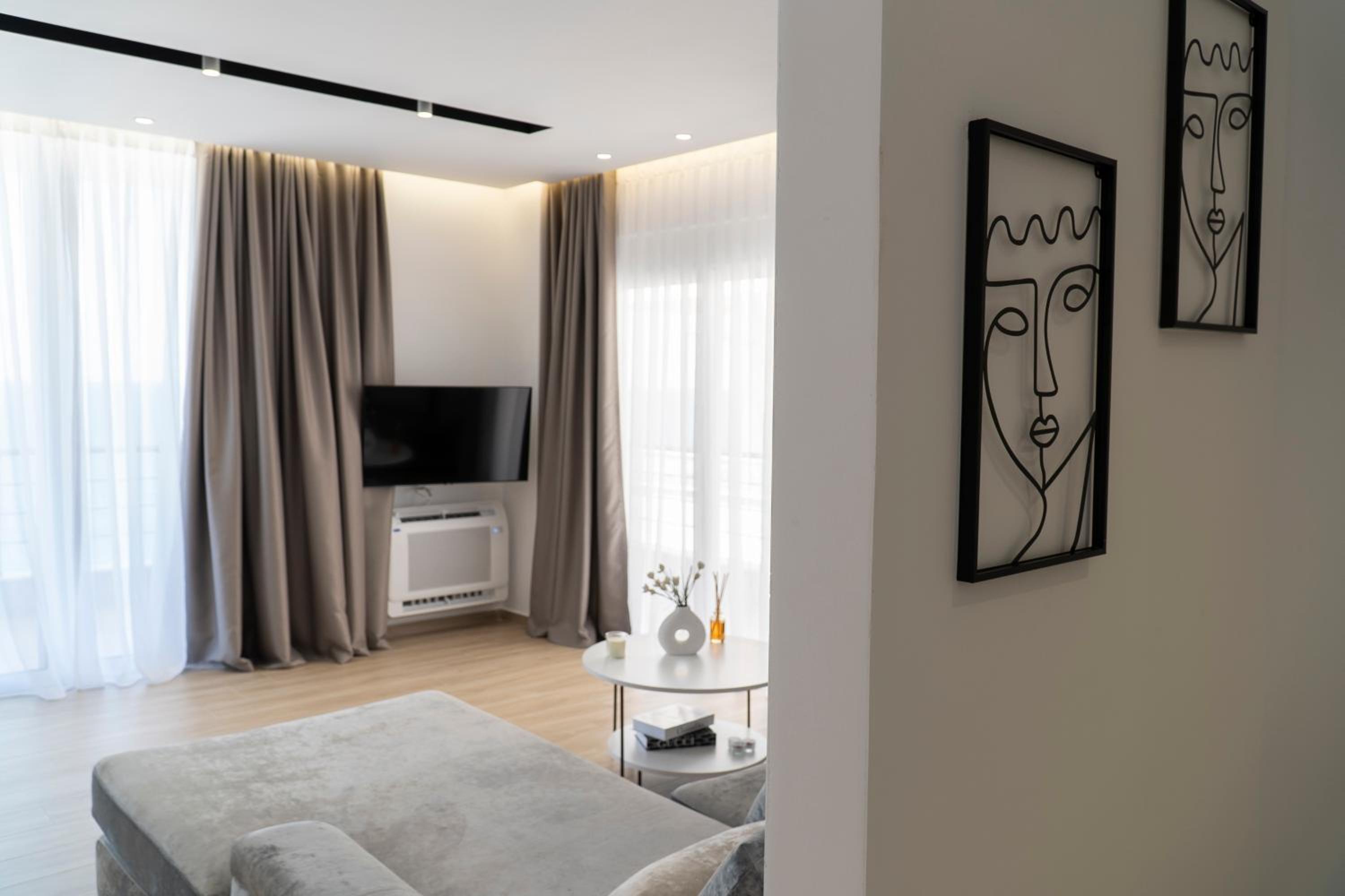Mateo Apartments