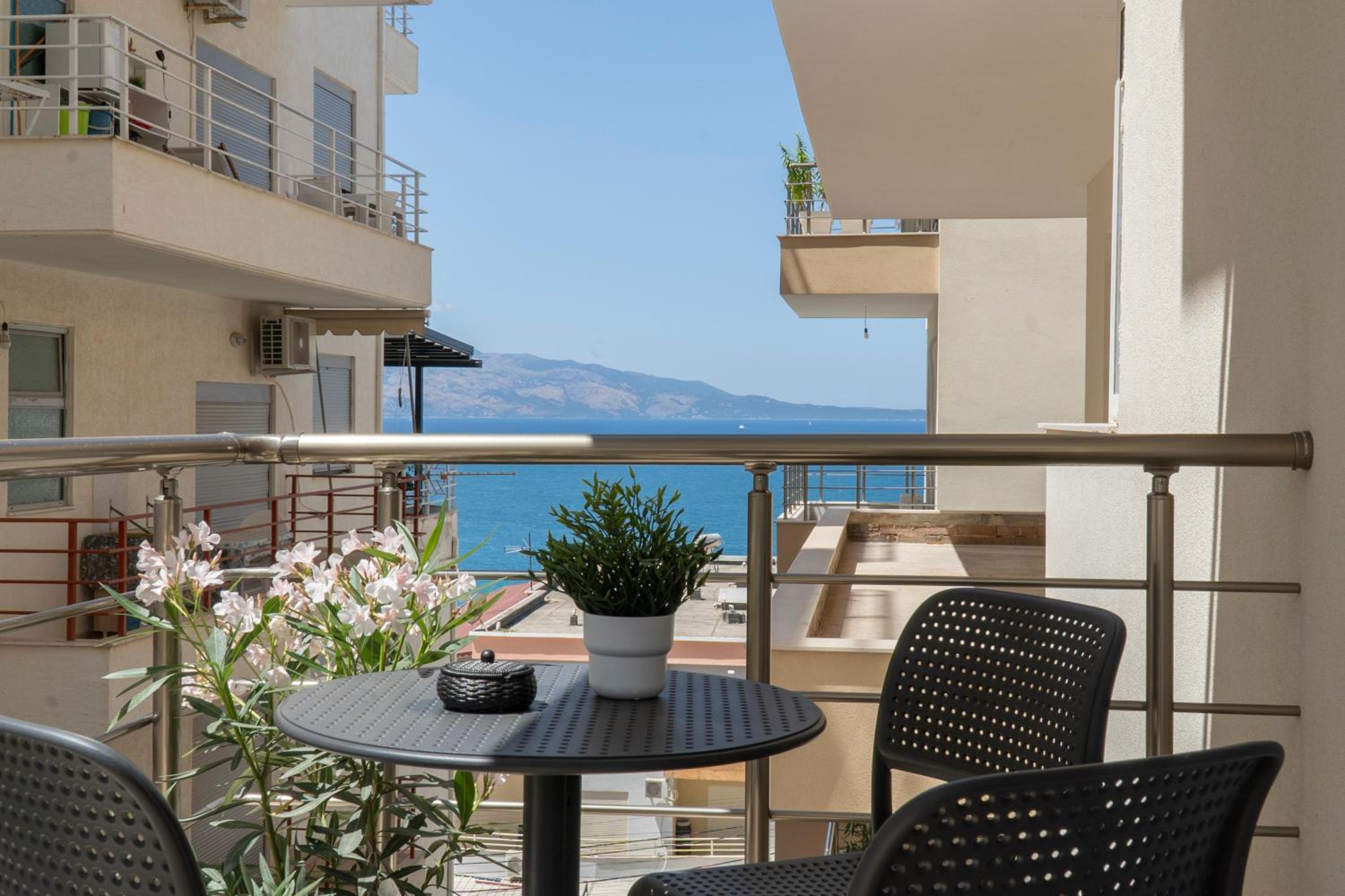 Mateo Apartments