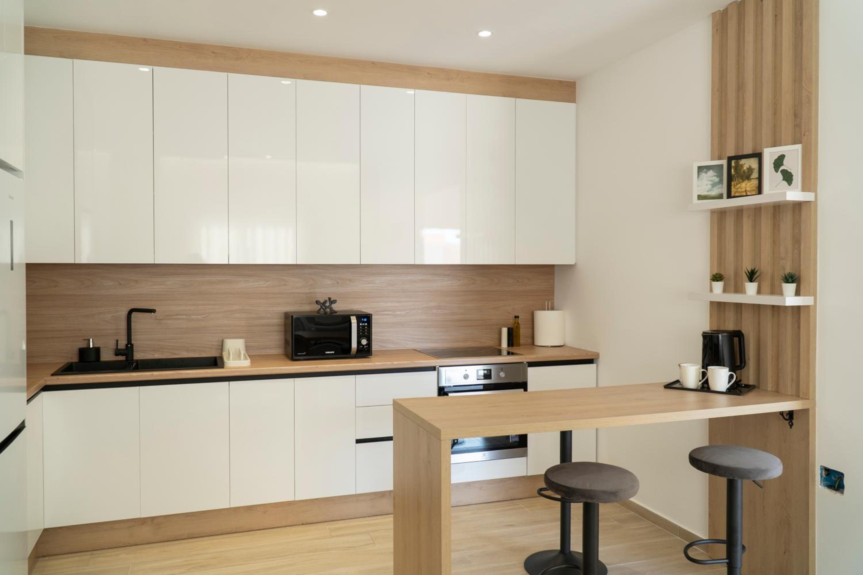 Mateo Apartments
