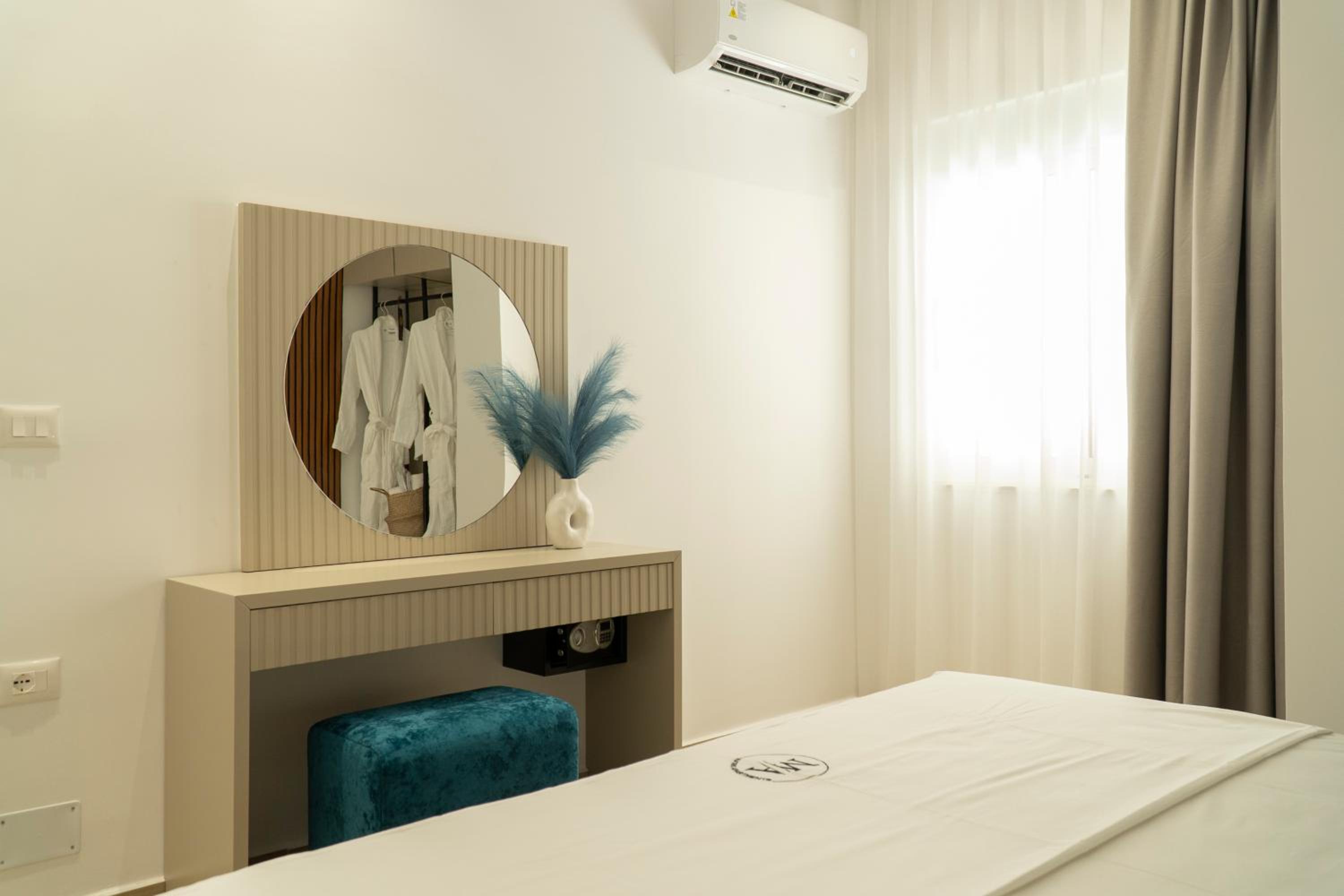 Mateo Apartments