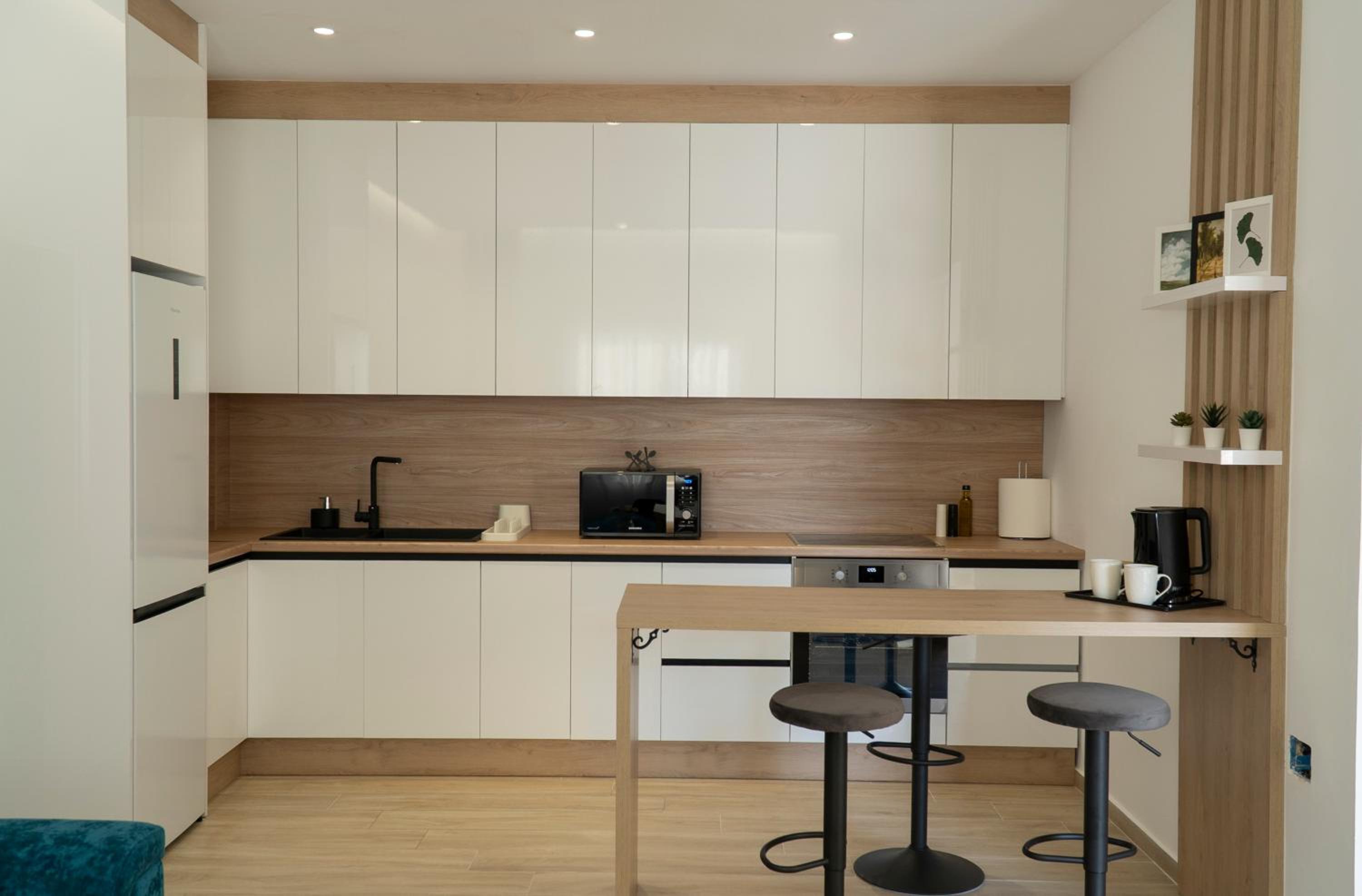 Mateo Apartments