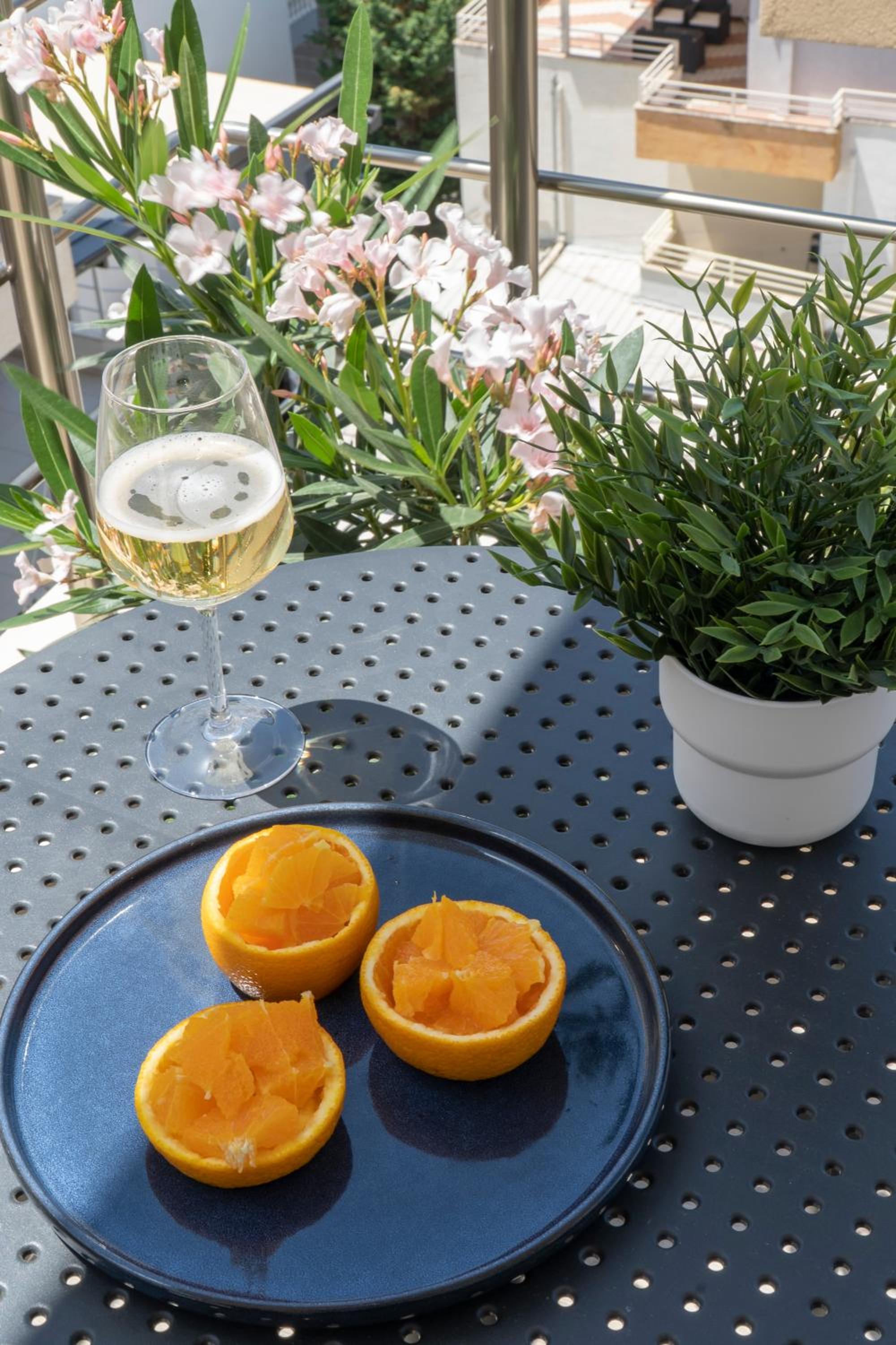 Mateo Apartments
