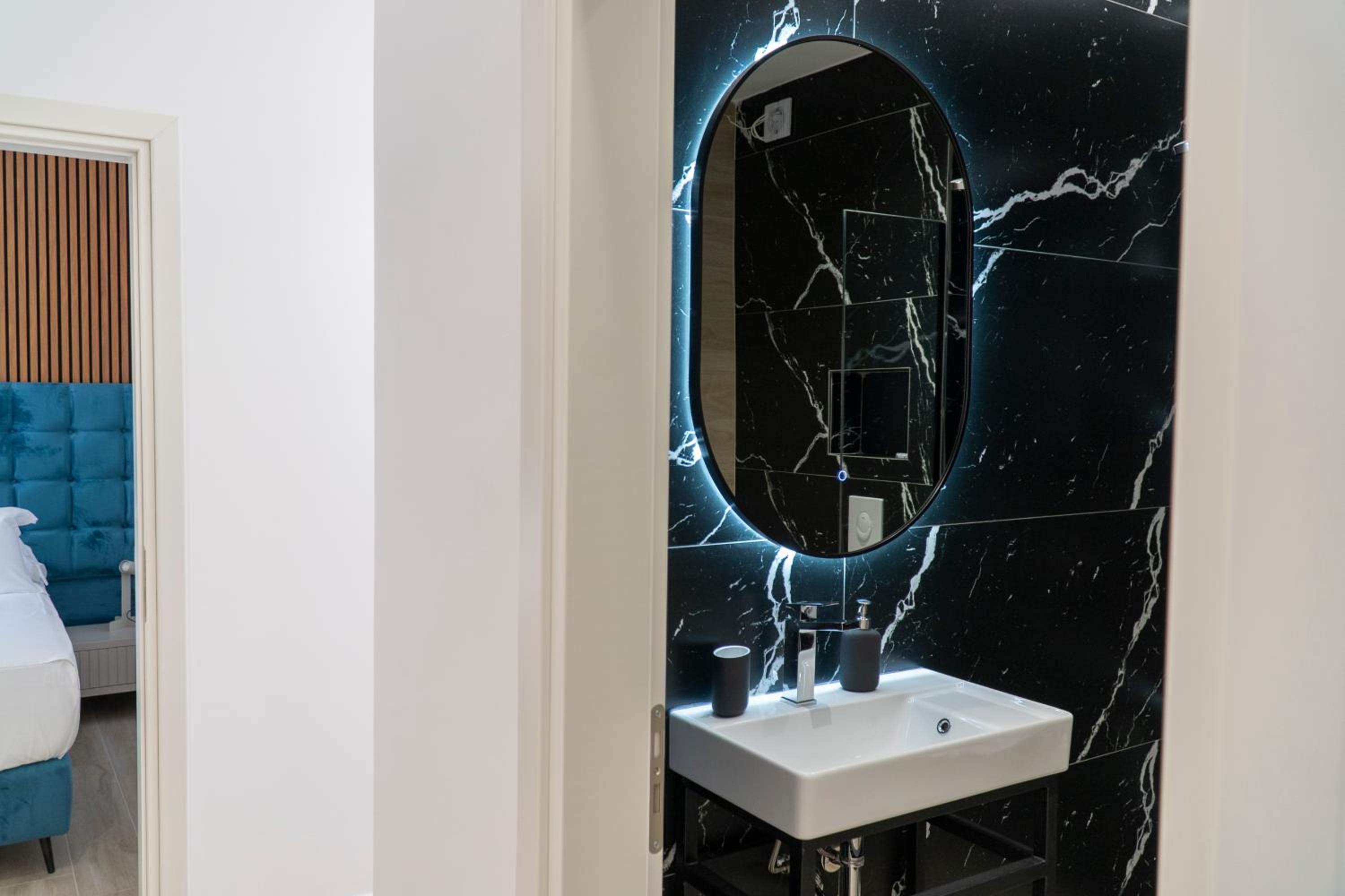 Mateo Apartments photo 5