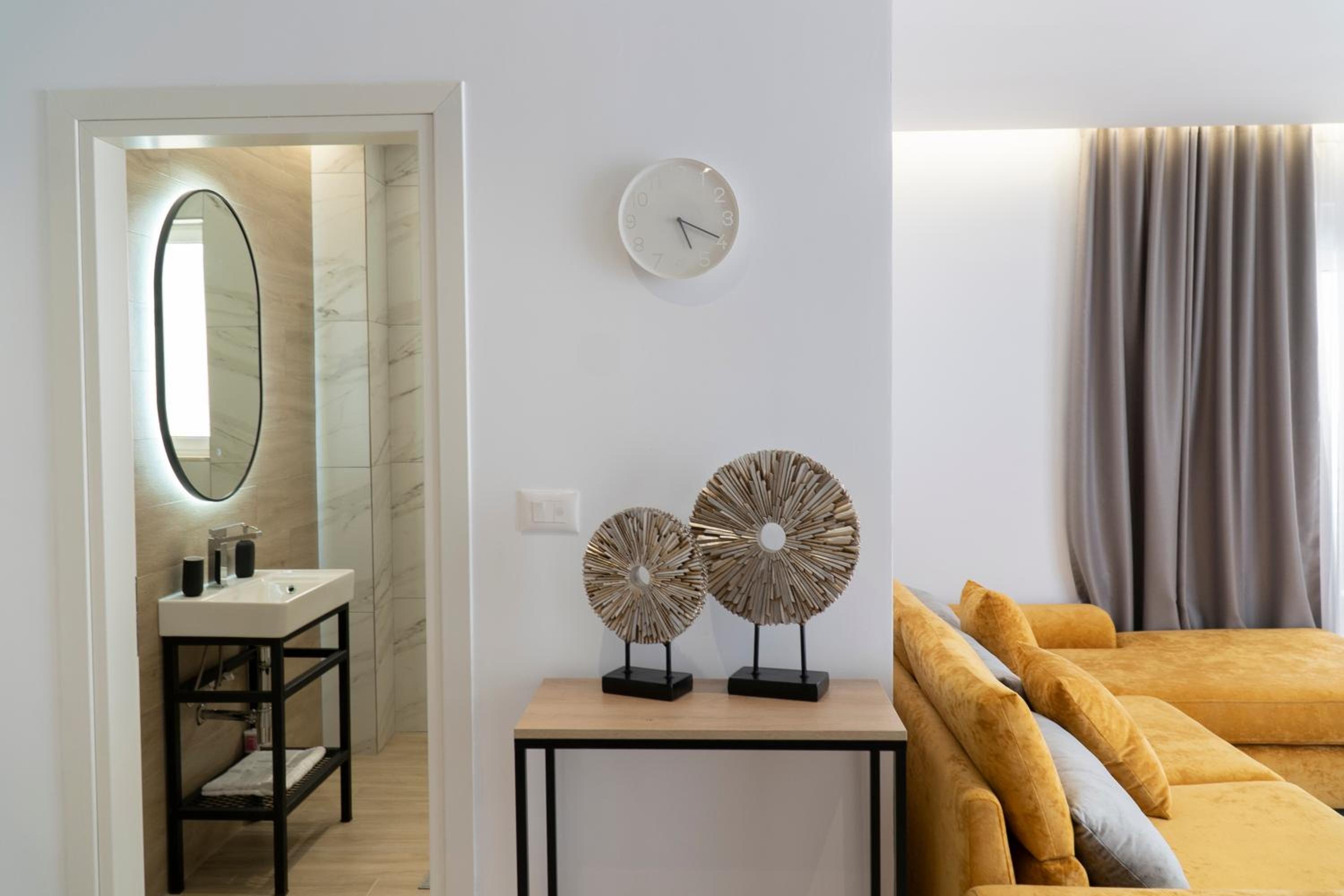 Mateo Apartments