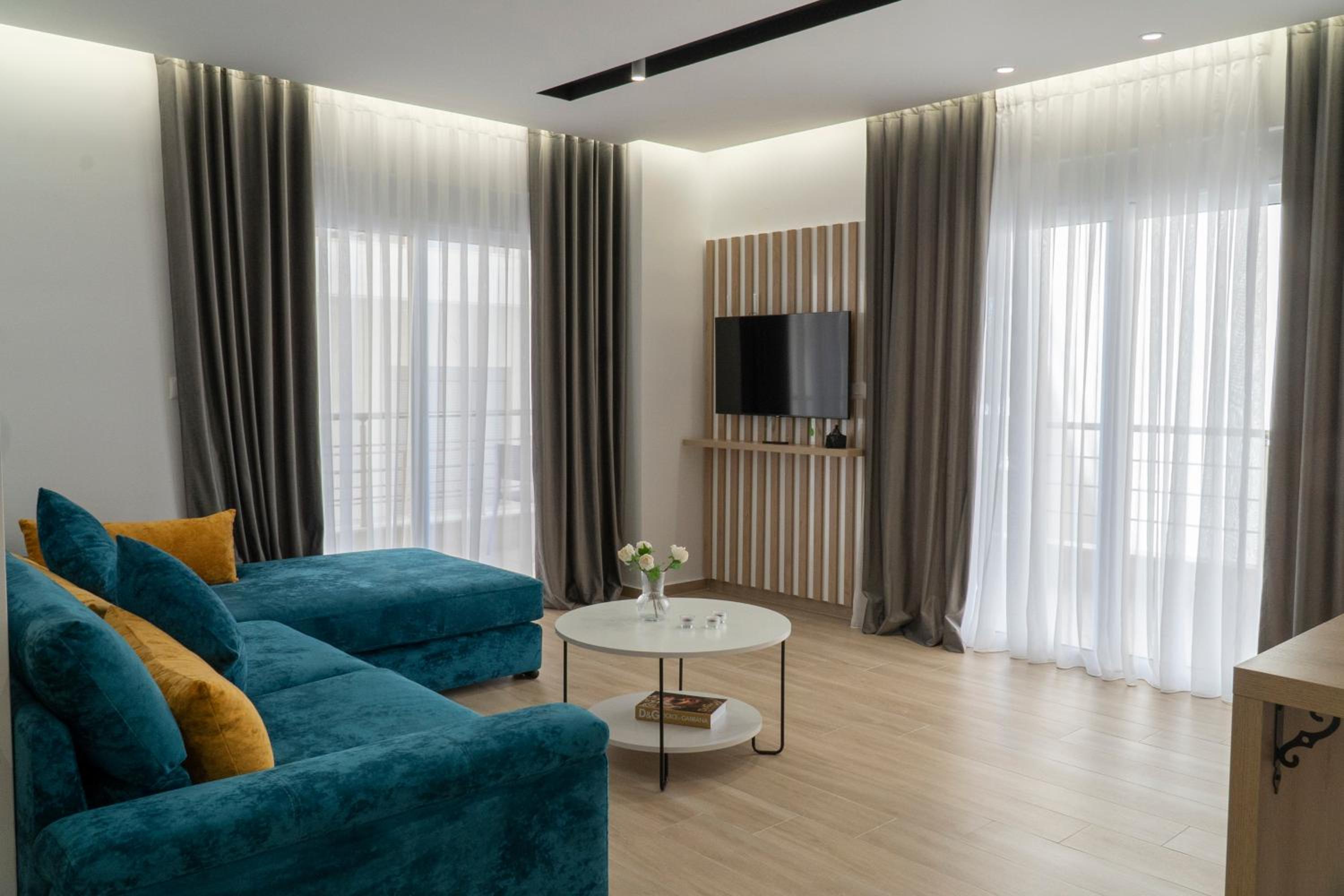 Mateo Apartments